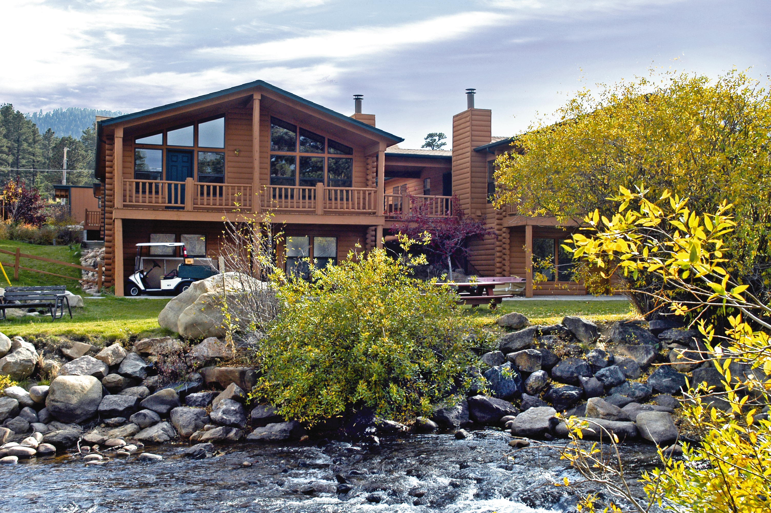 Exterior Day Image of WorldMark Estes Park hotel in Estes Park, Colorado
