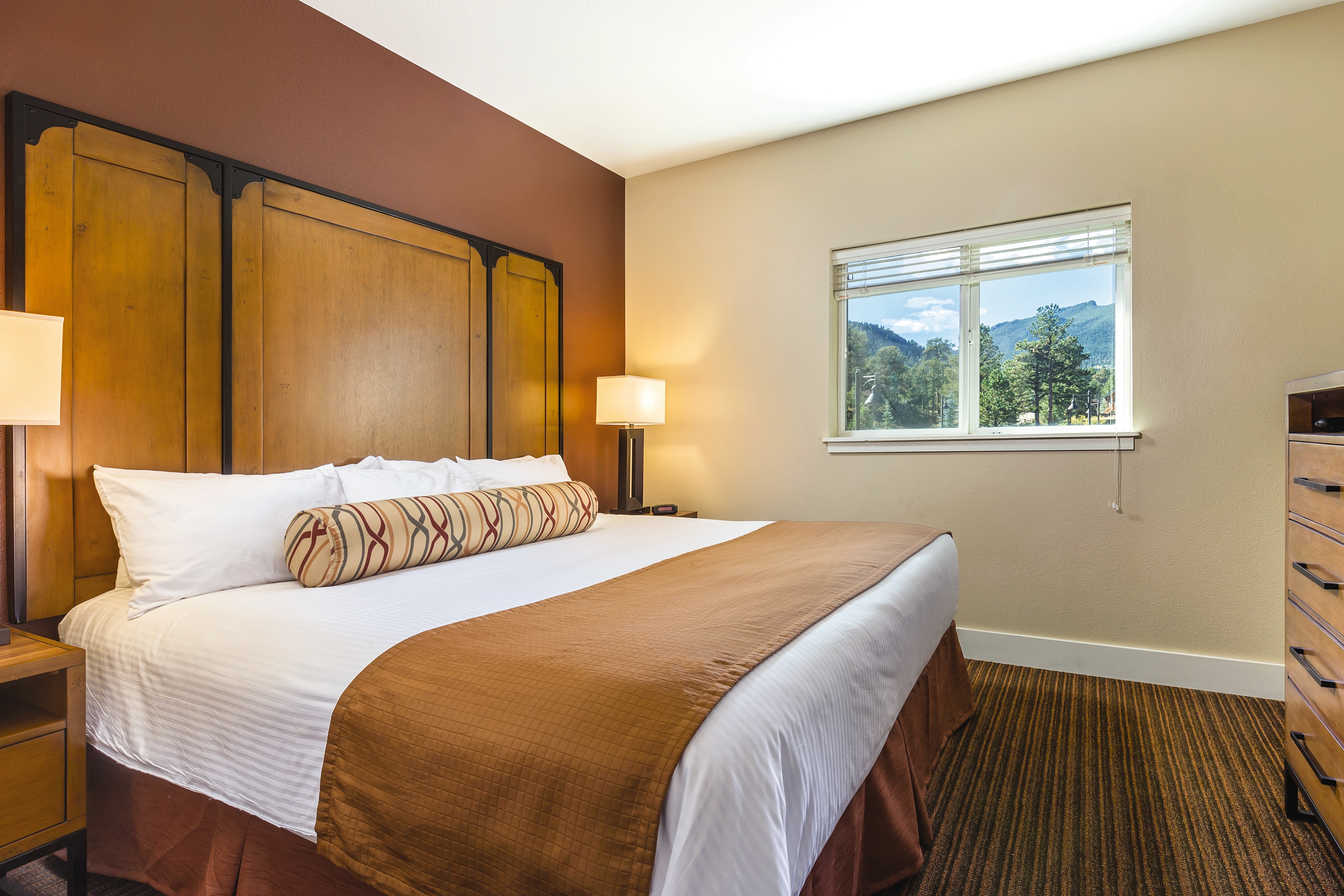 King bed guest room at the WorldMark Estes Park in Estes Park, Colorado