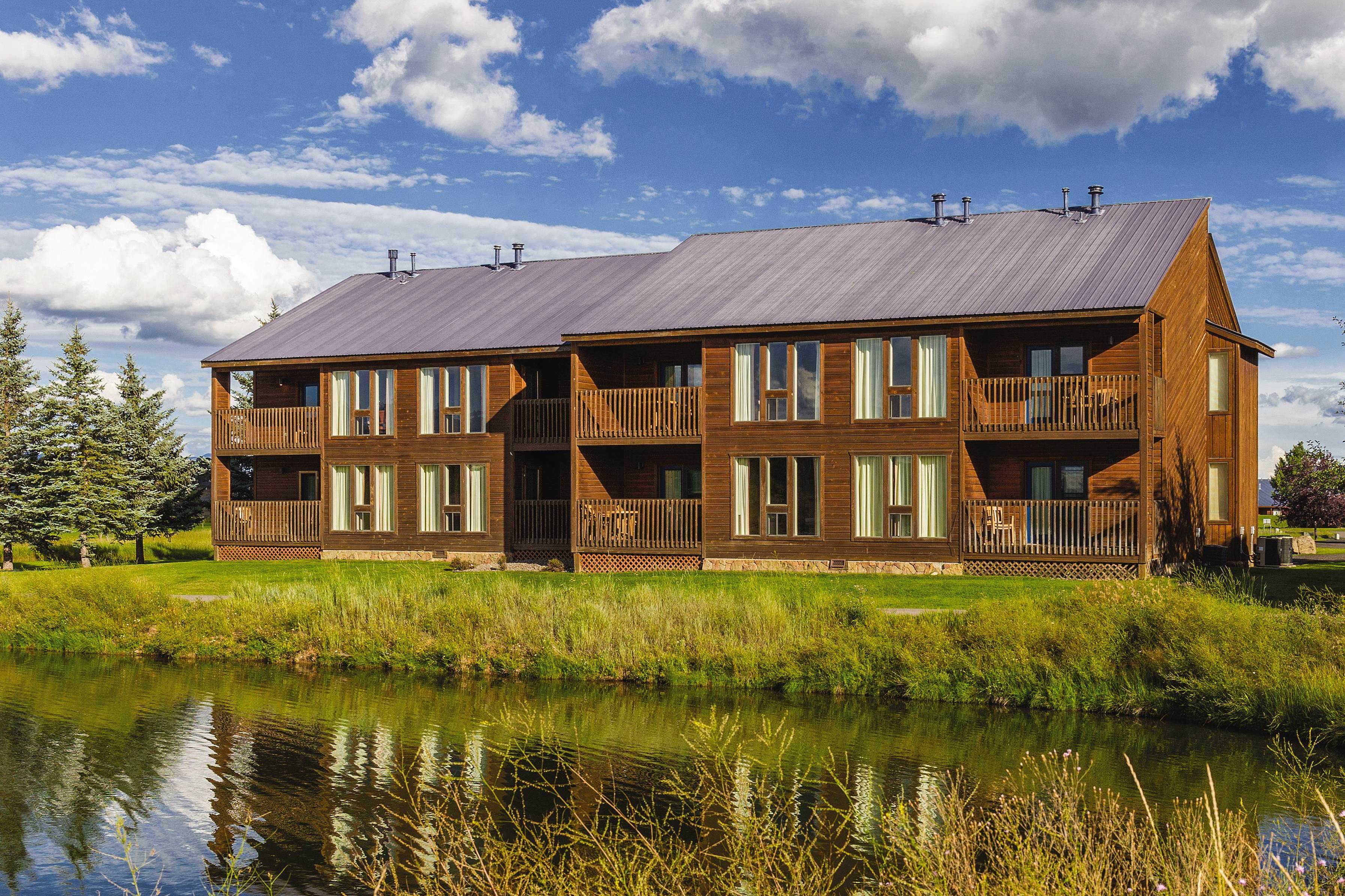 Exterior of Club Wyndham Pagosa hotel in Pagosa Springs, Colorado
