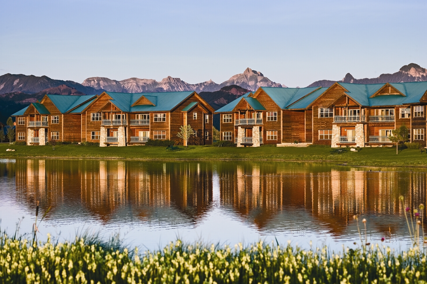 Exterior of Club Wyndham Pagosa hotel in Pagosa Springs, Colorado