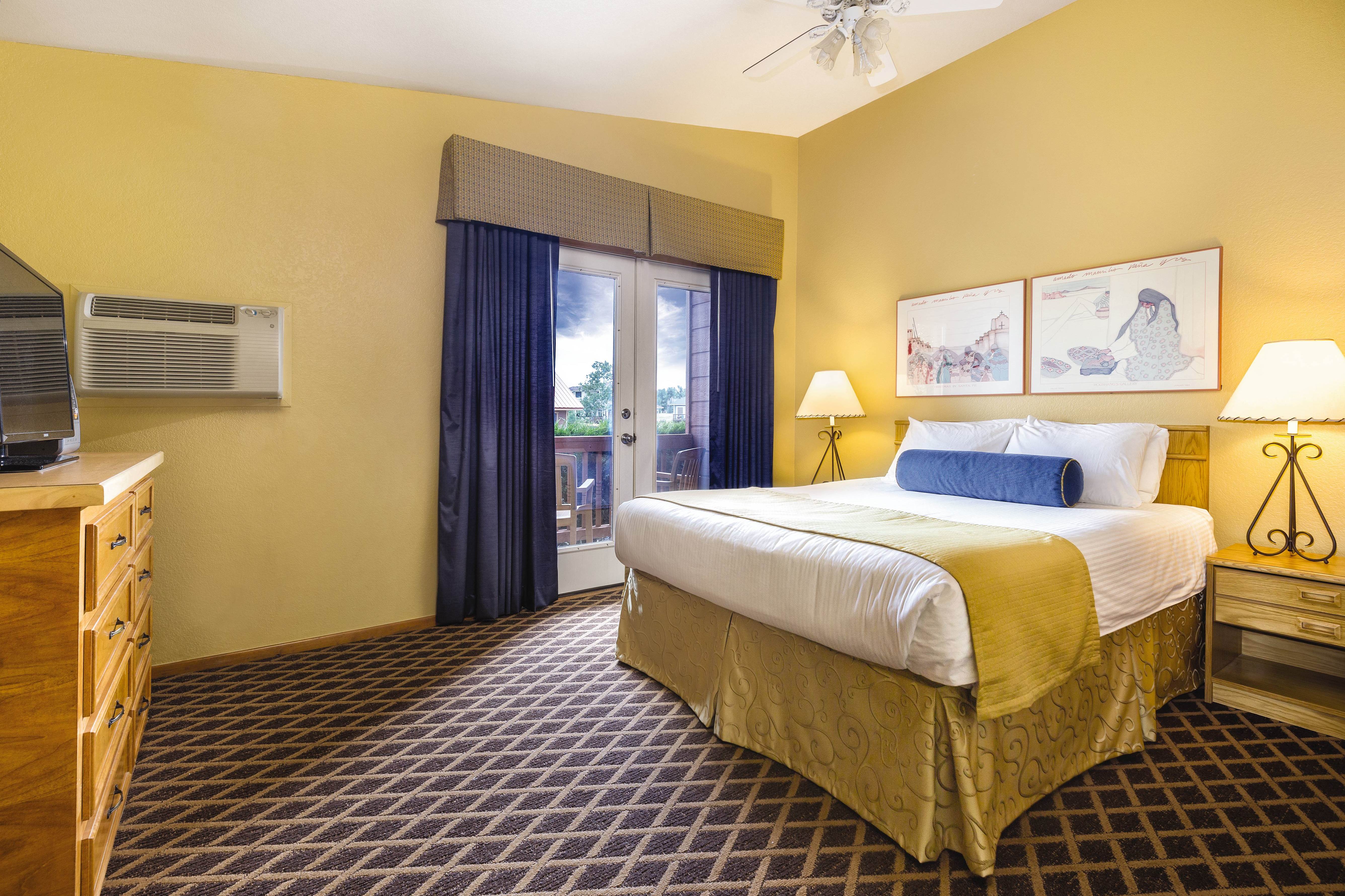 Guest room at the Club Wyndham Pagosa in Pagosa Springs, Colorado