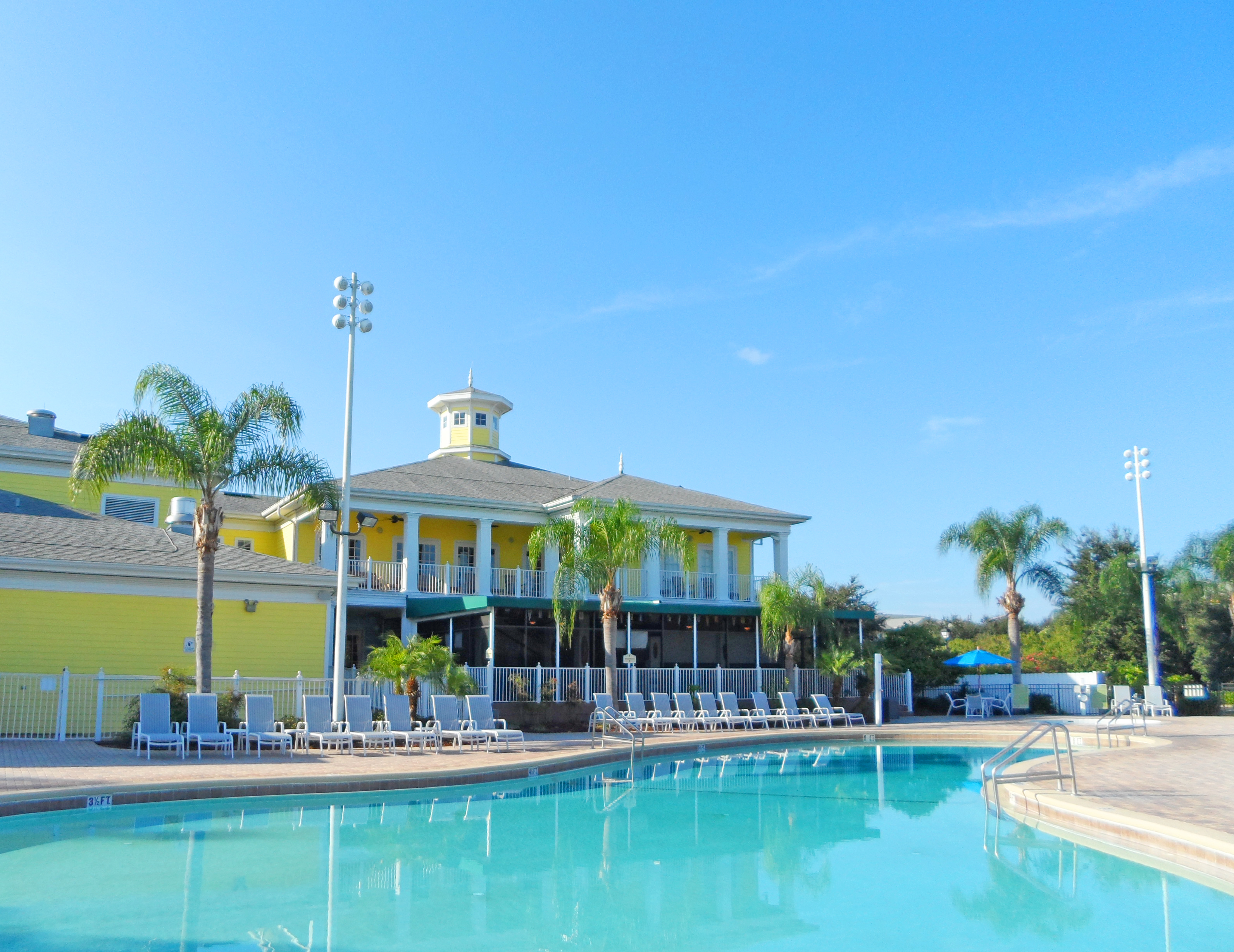 Exterior of Bahama Bay Resort hotel in Davenport, Florida