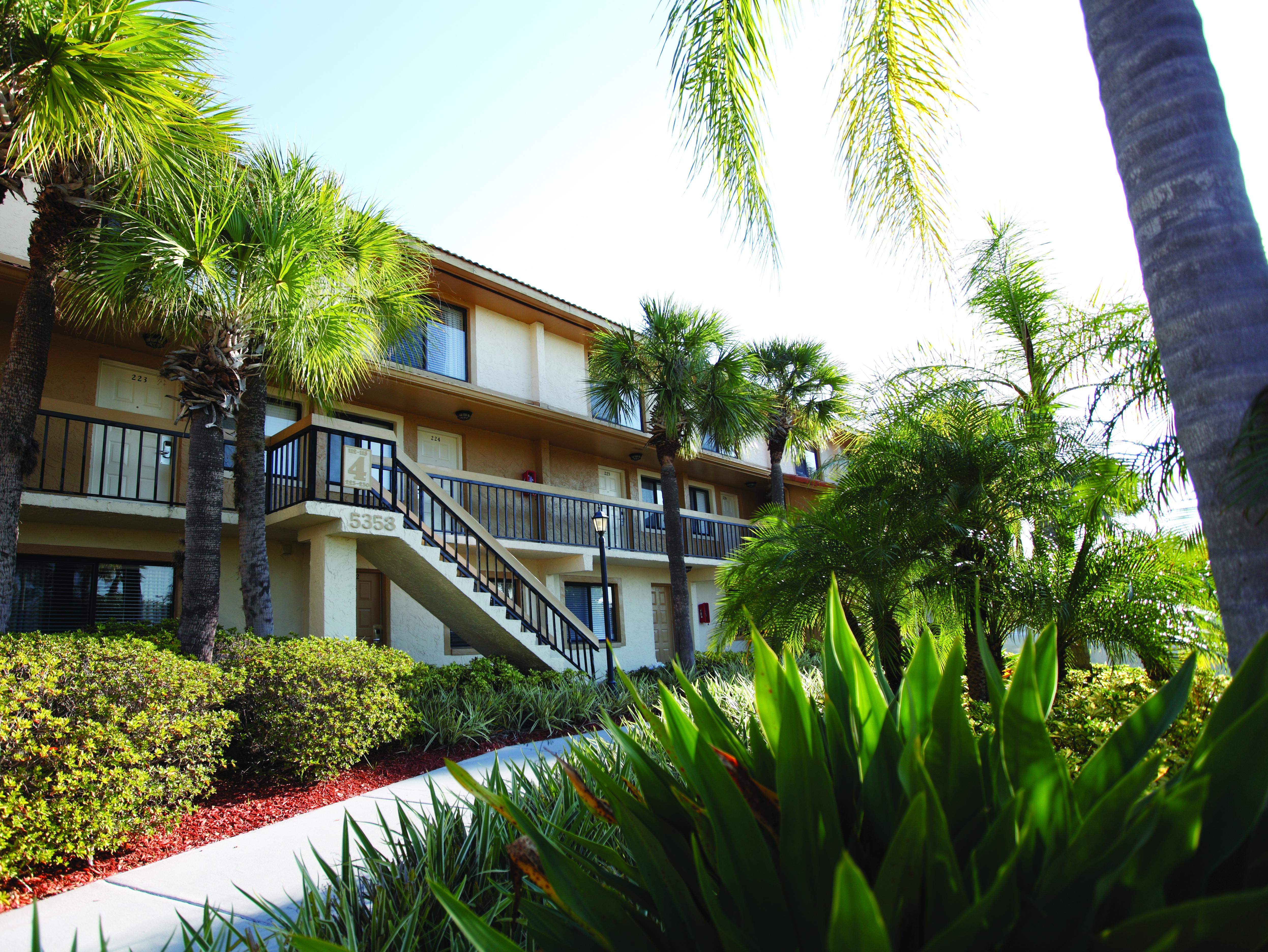 Exterior of Club Wyndham Orlando International hotel in Orlando, Florida
