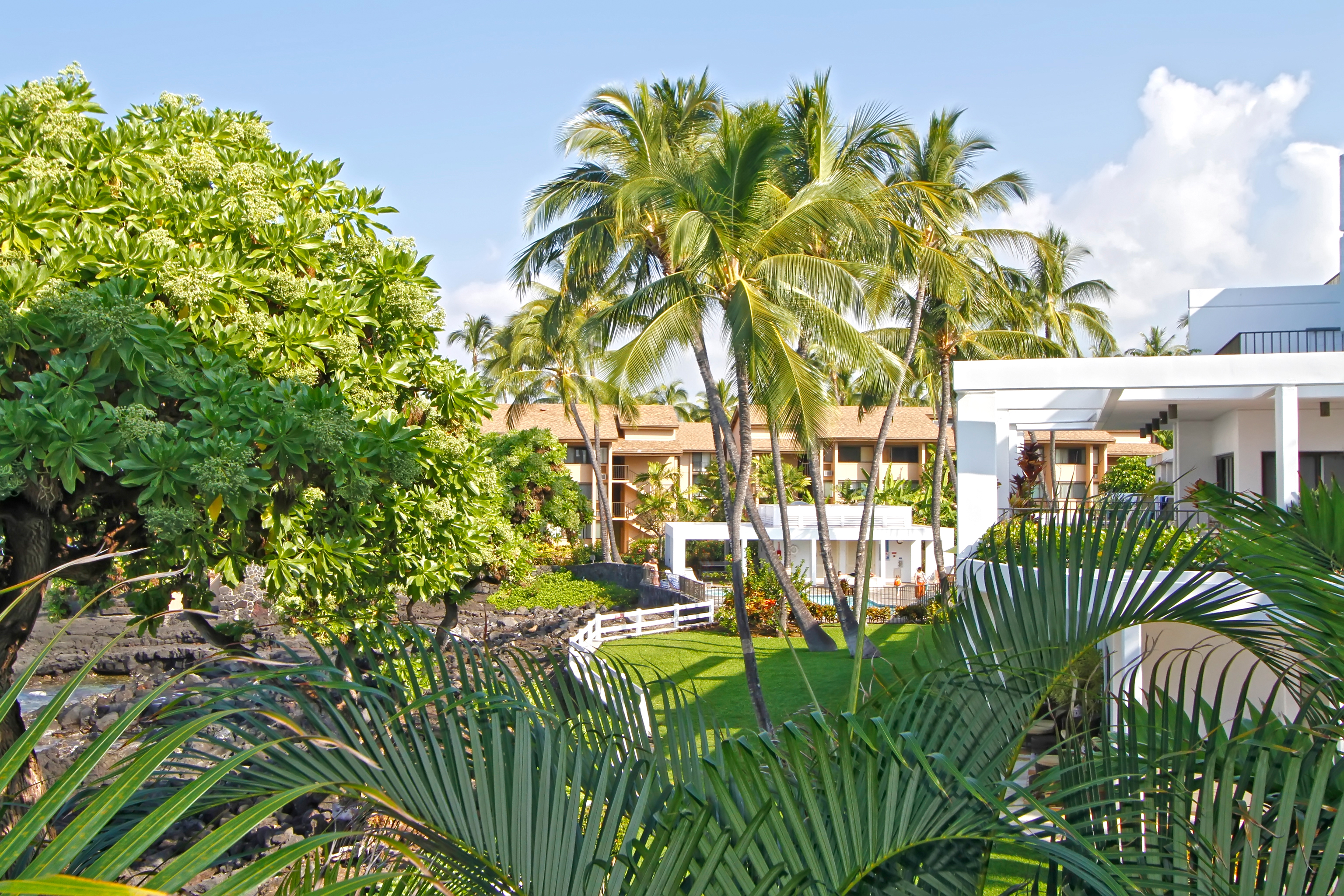 Exterior of Club Wyndham Royal Sea Cliff hotel in Kailua Kona, Hawaii