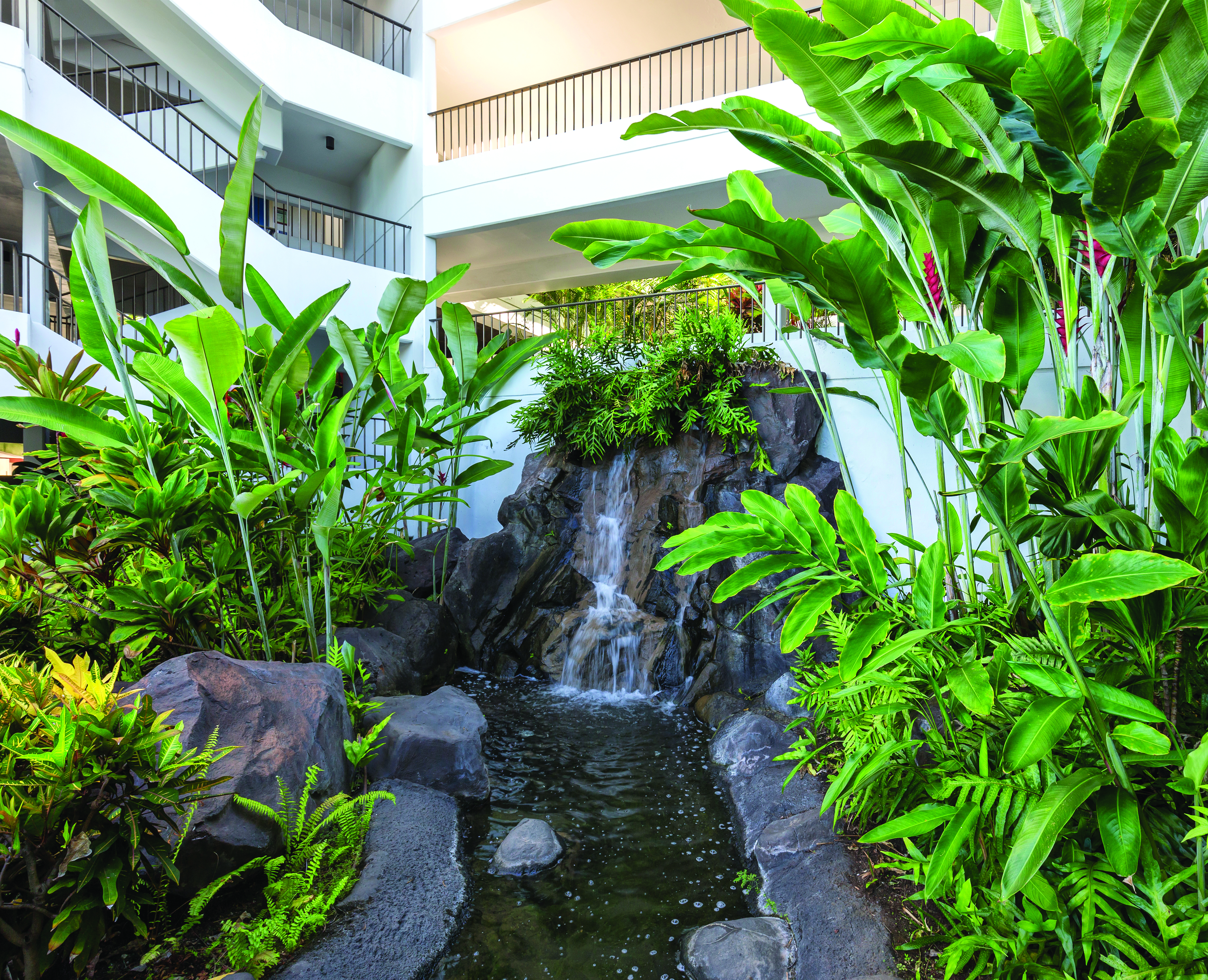 Exterior of Club Wyndham Royal Sea Cliff hotel in Kailua Kona, Hawaii