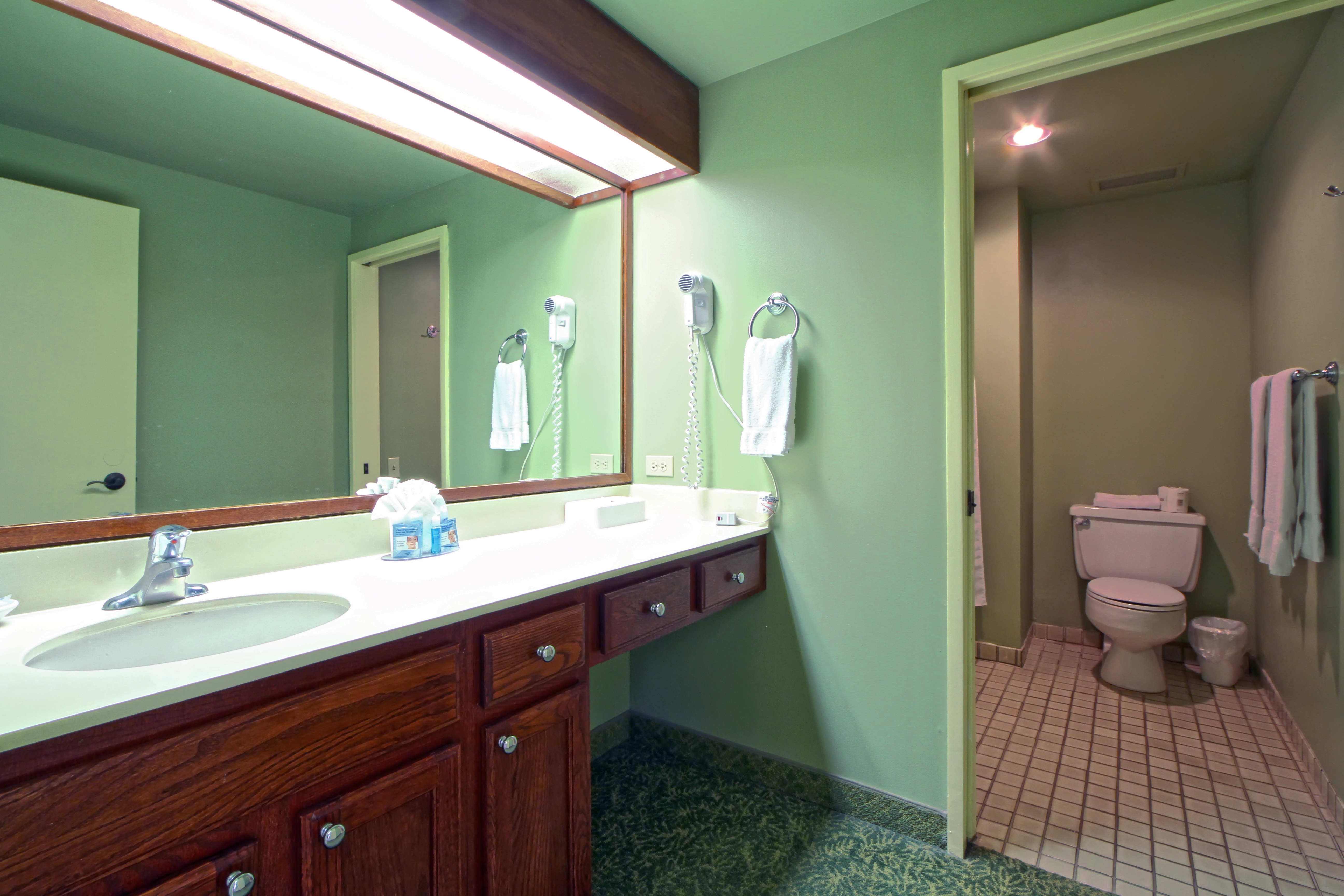 Guest room bath at the Club Wyndham Royal Sea Cliff in Kailua Kona, Hawaii