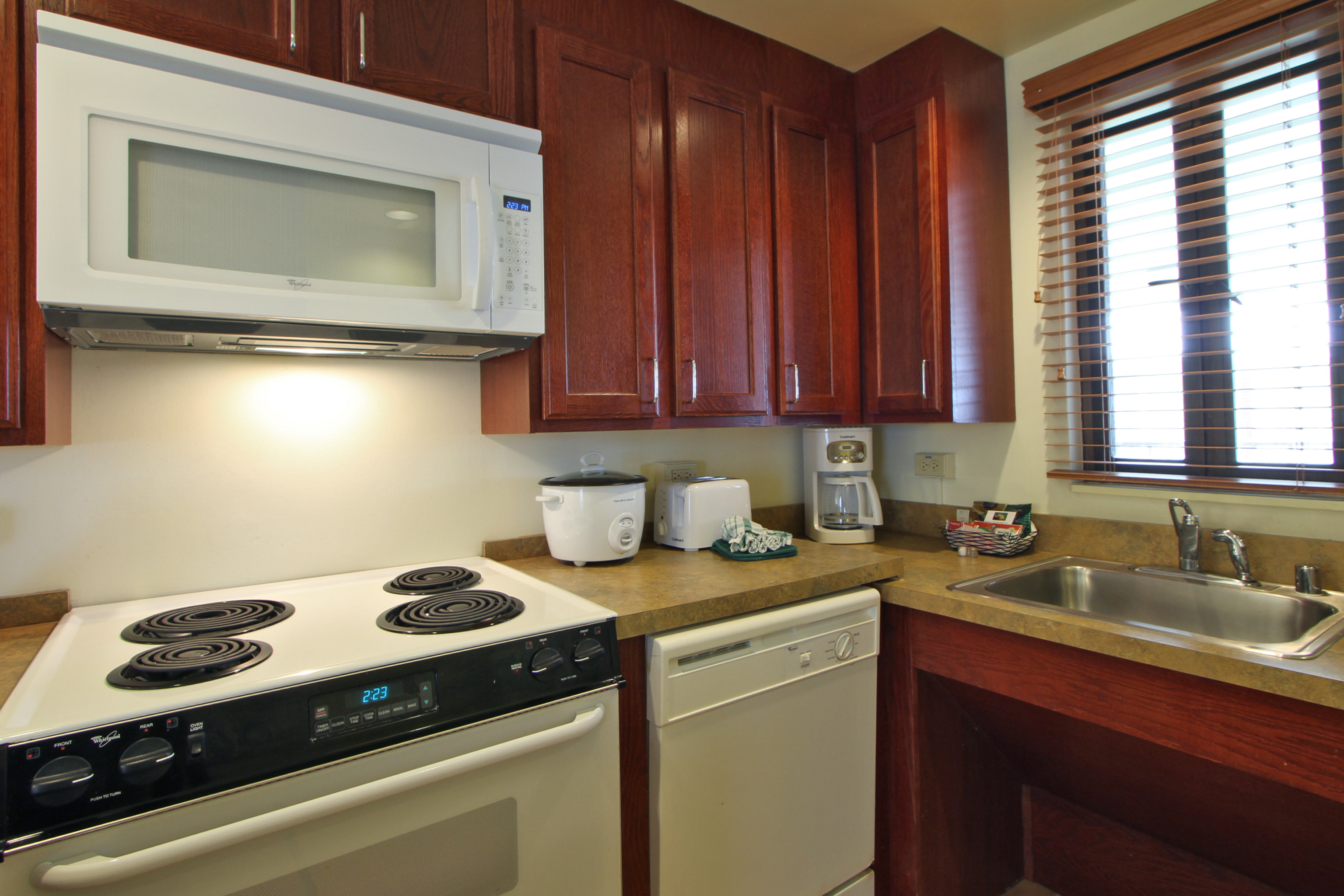 Guest room at the Club Wyndham Royal Sea Cliff in Kailua Kona, Hawaii