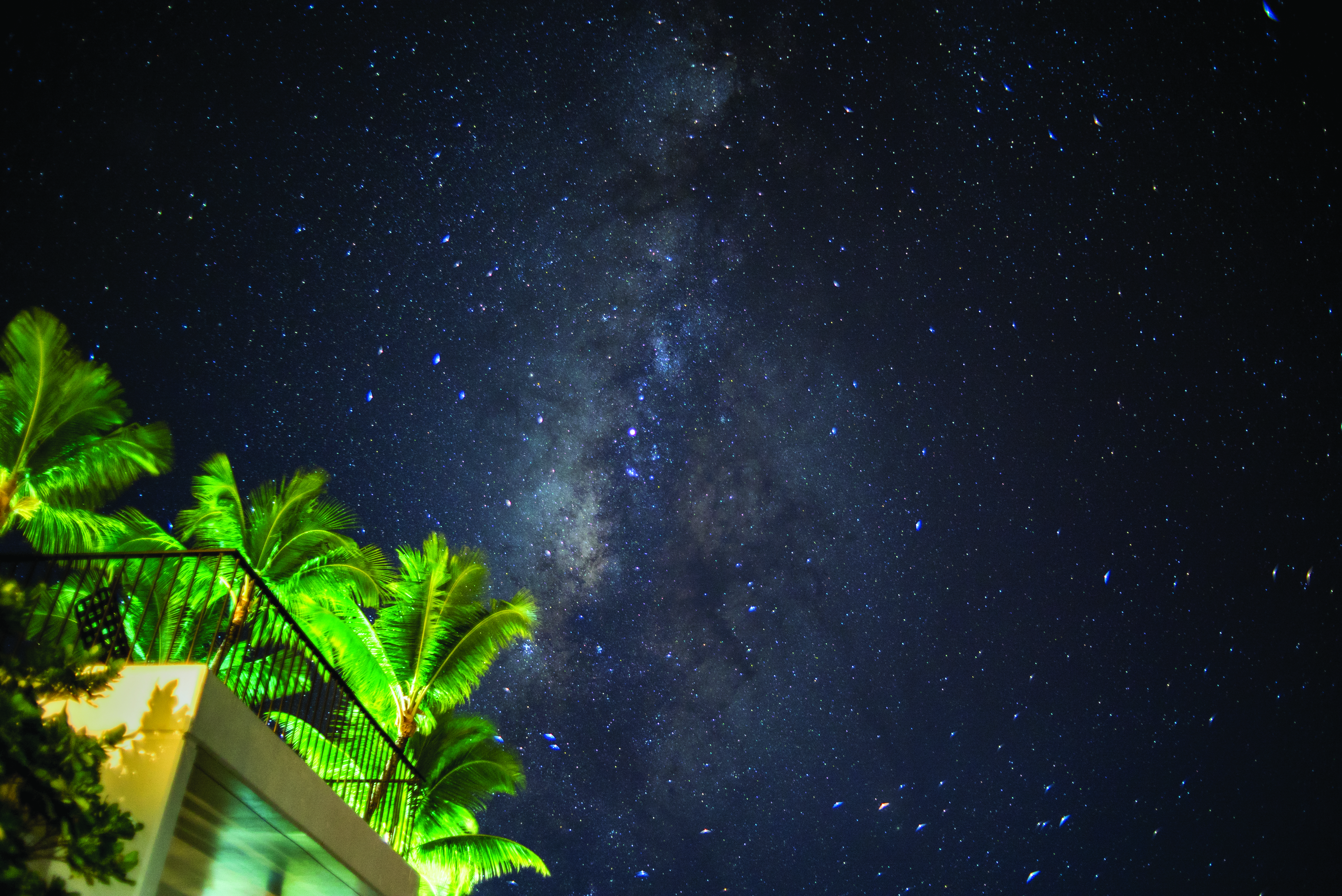 Exterior of Club Wyndham Royal Sea Cliff hotel in Kailua Kona, Hawaii