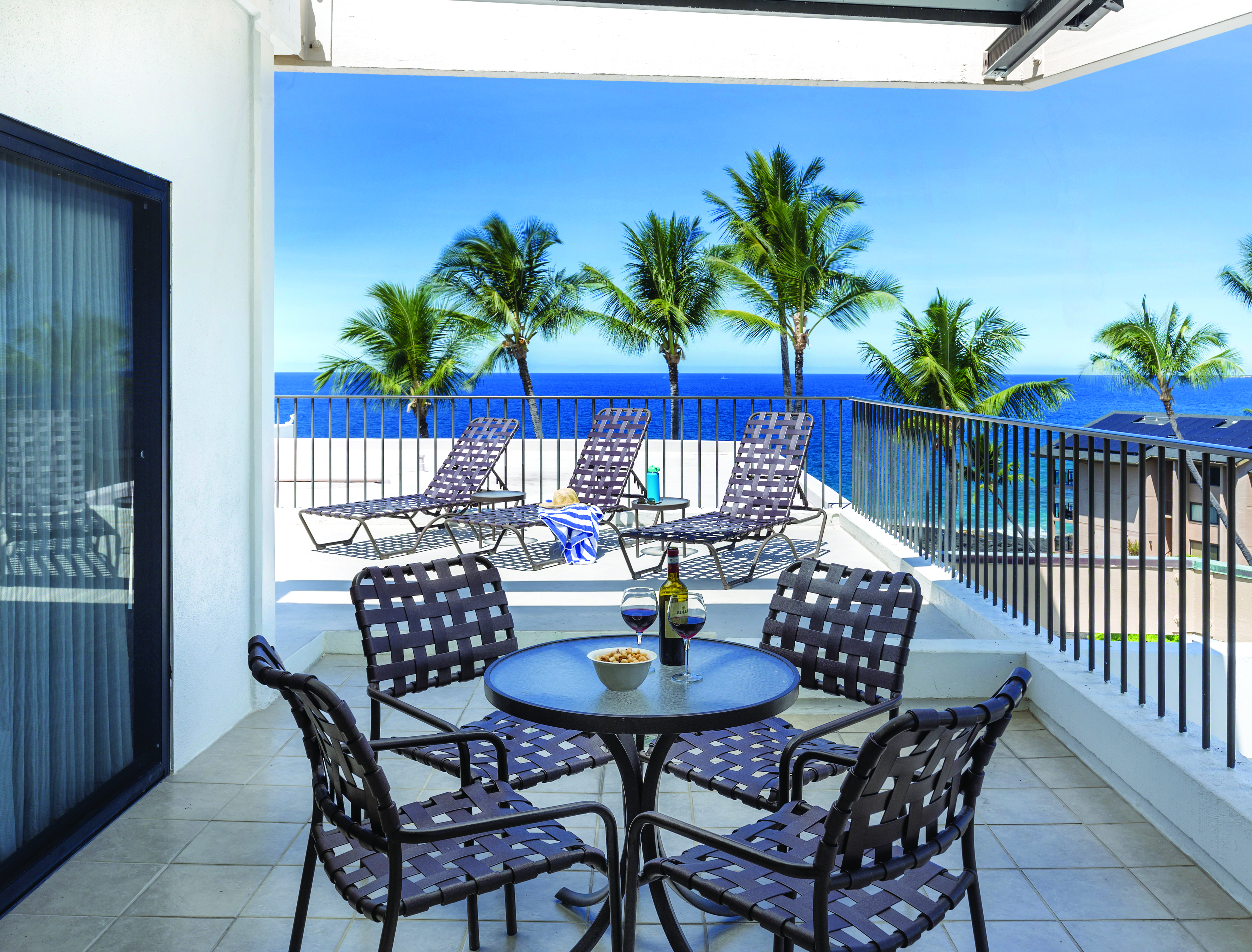 Guest room at the Club Wyndham Royal Sea Cliff in Kailua Kona, Hawaii