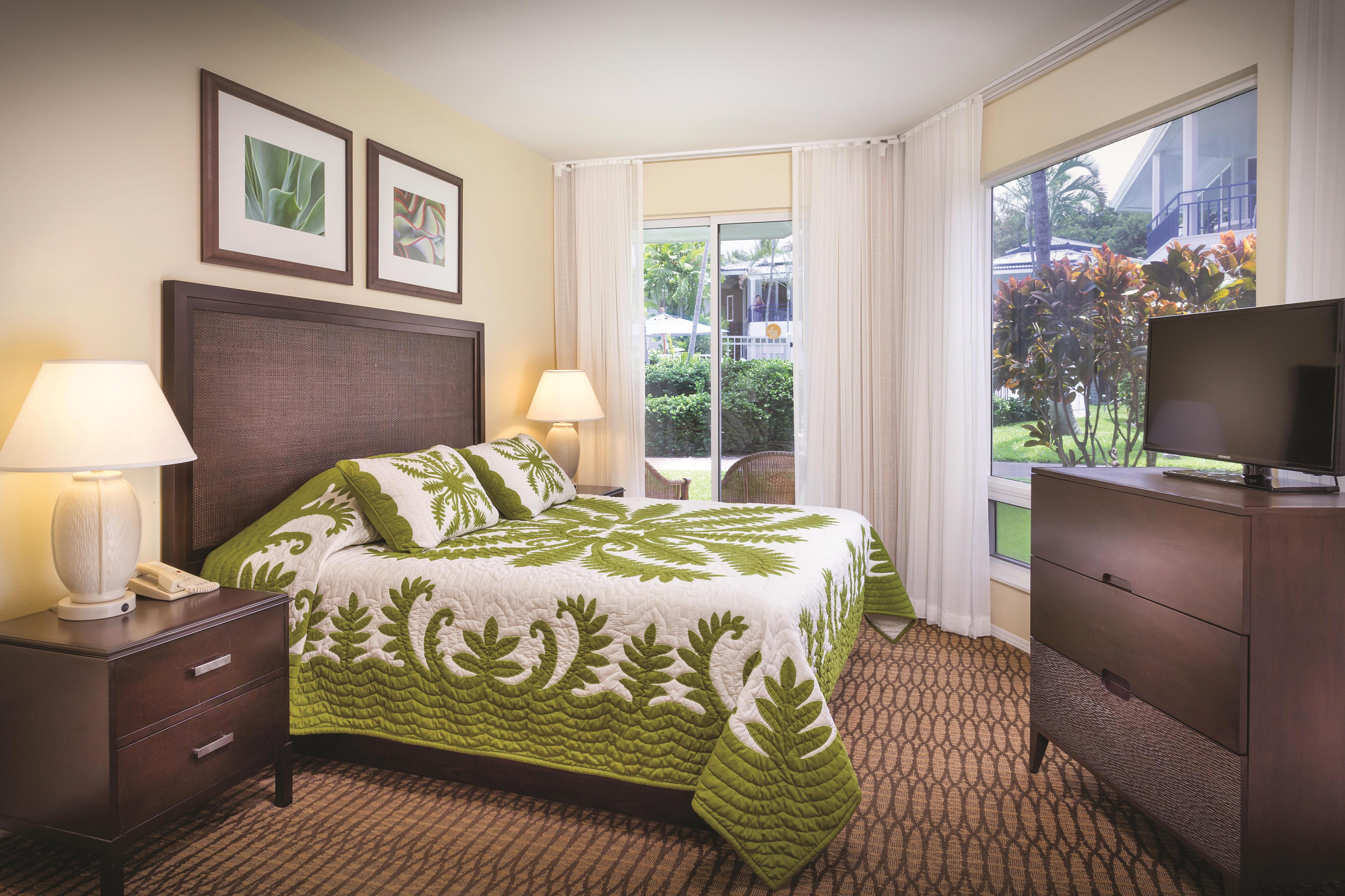 Guest room at the Club Wyndham Mauna Loa Village in Kailua Kona, Hawaii