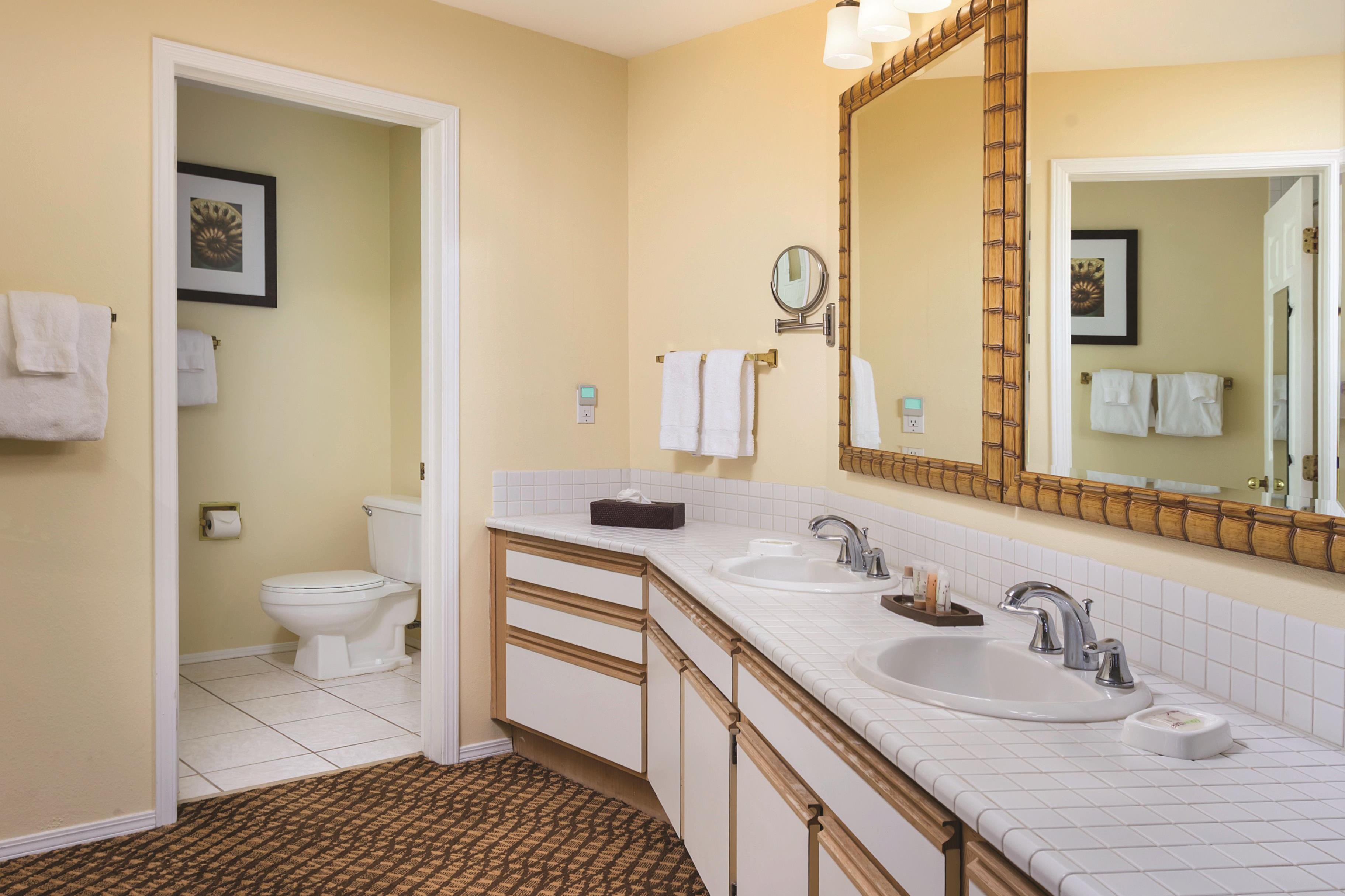 Guest room at the Club Wyndham Mauna Loa Village in Kailua Kona, Hawaii