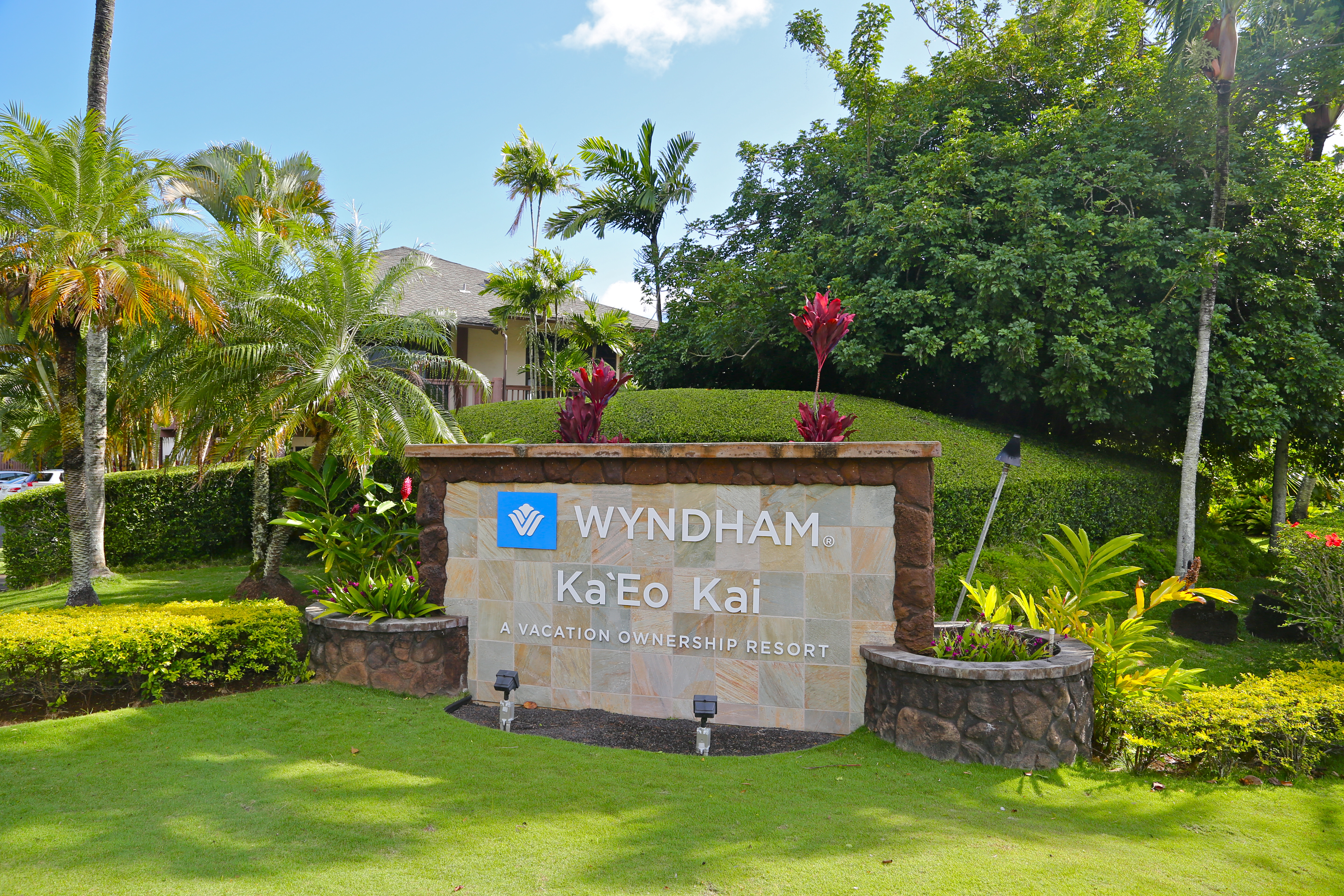 Exterior of Club Wyndham Ka Eo Kai hotel in Princeville, Hawaii