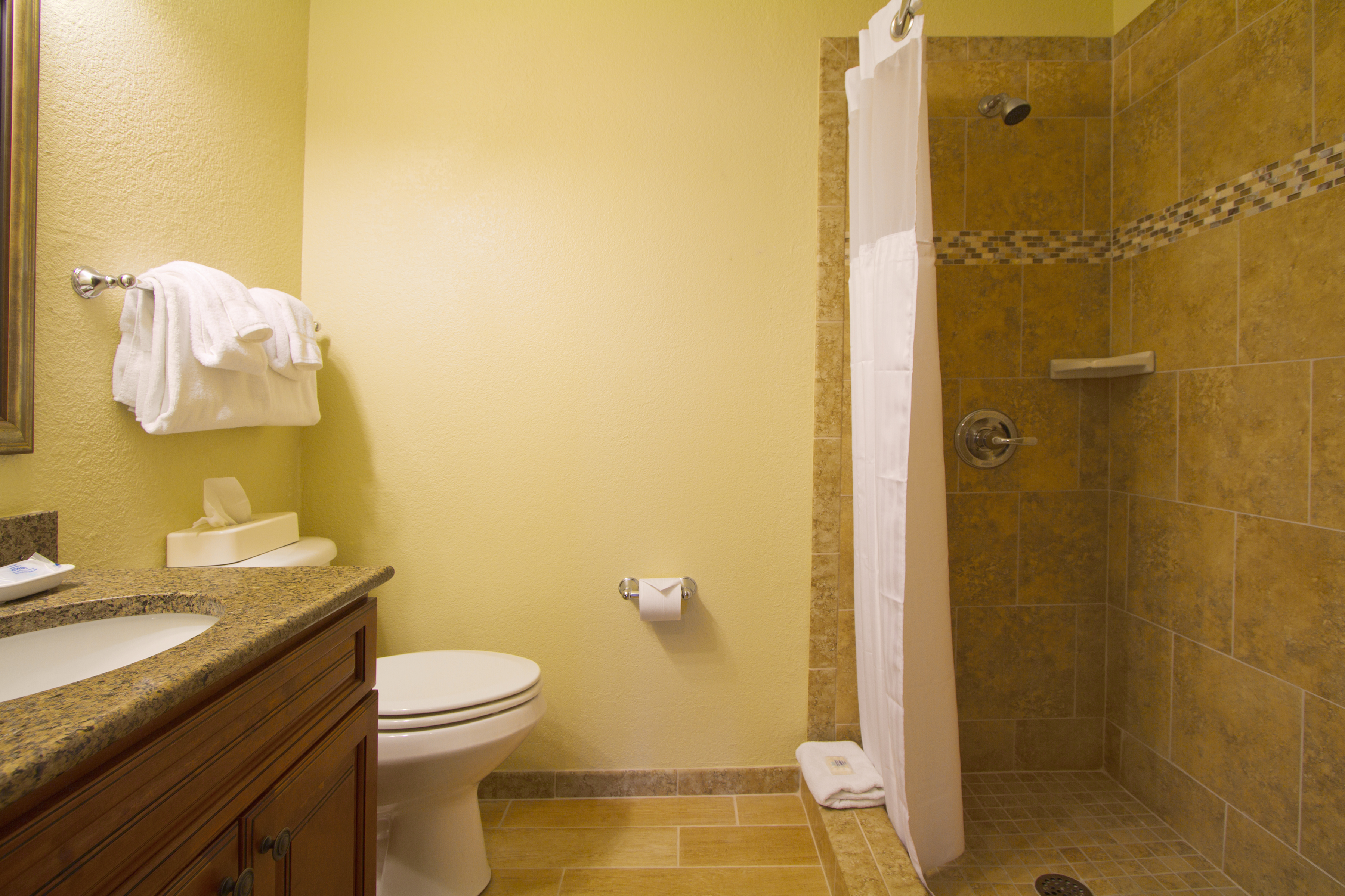 Guest room bath at the Club Wyndham Ka Eo Kai in Princeville, Hawaii
