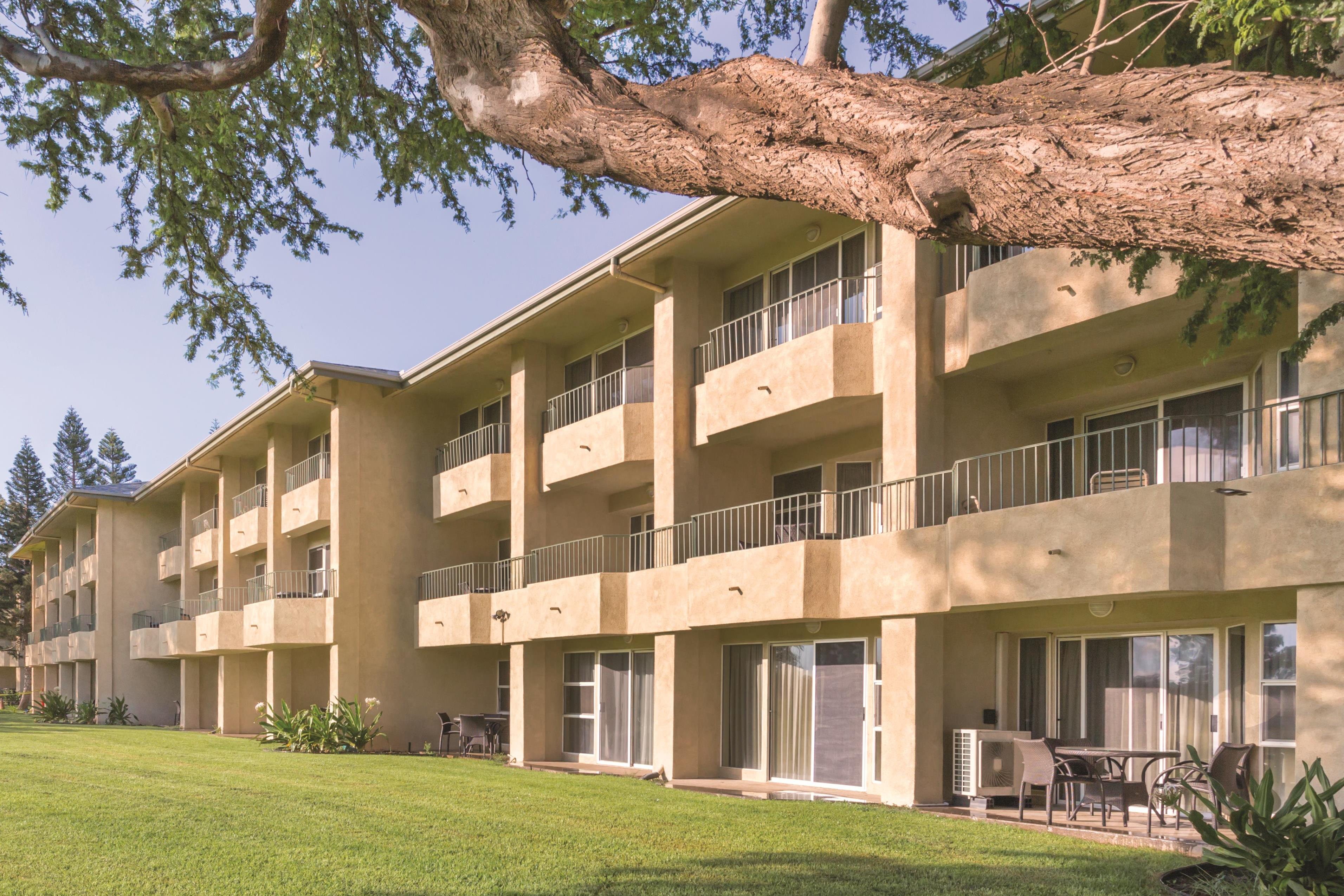 Exterior of Paniolo Greens hotel in Waikoloa Village, Hawaii