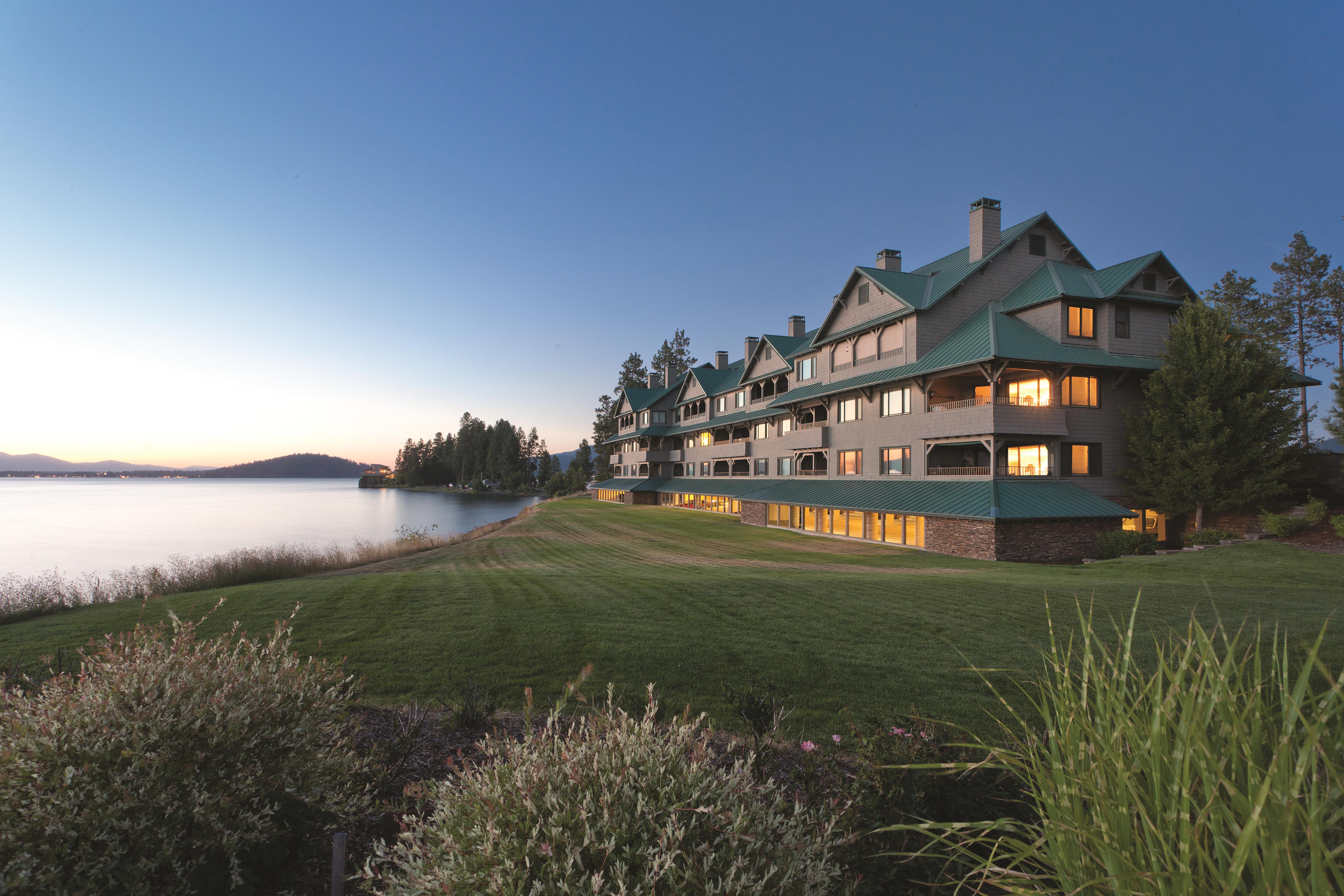 Exterior Dusk Image of WorldMark Arrow Point hotel in Harrison, Idaho