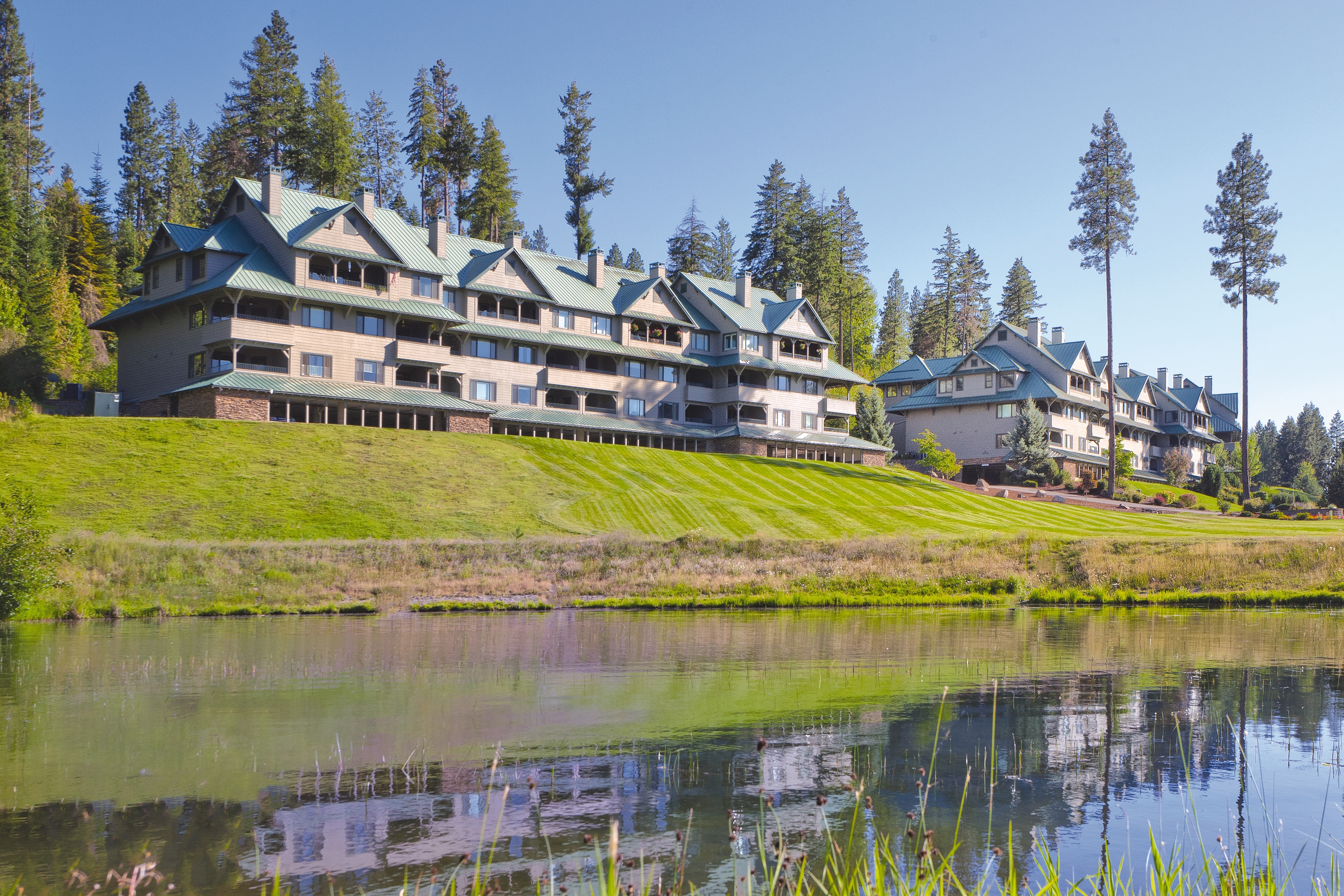 Exterior Day Image of WorldMark Arrow Point hotel in Harrison, Idaho