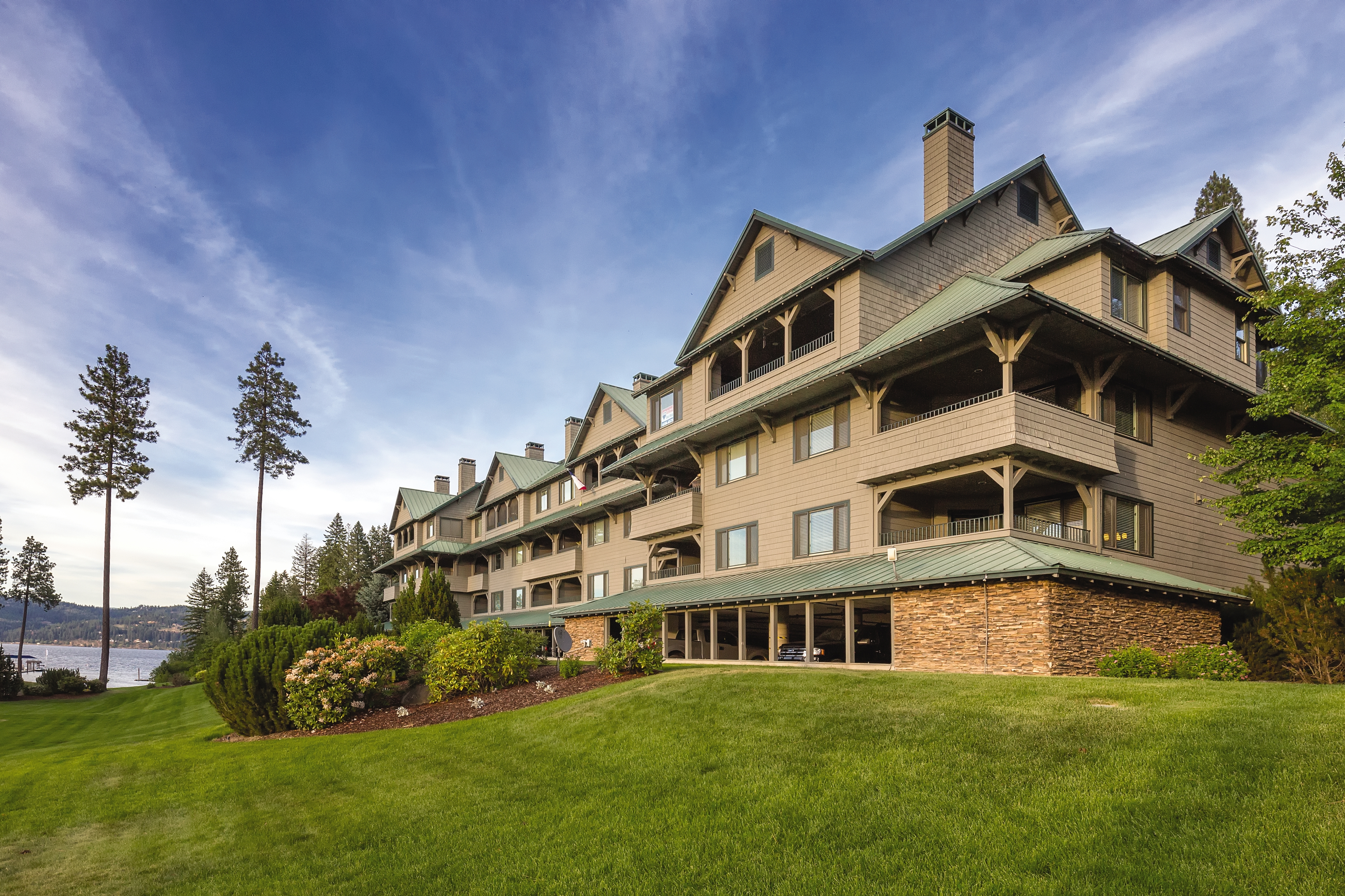 Exterior Day Image of WorldMark Arrow Point hotel in Harrison, Idaho