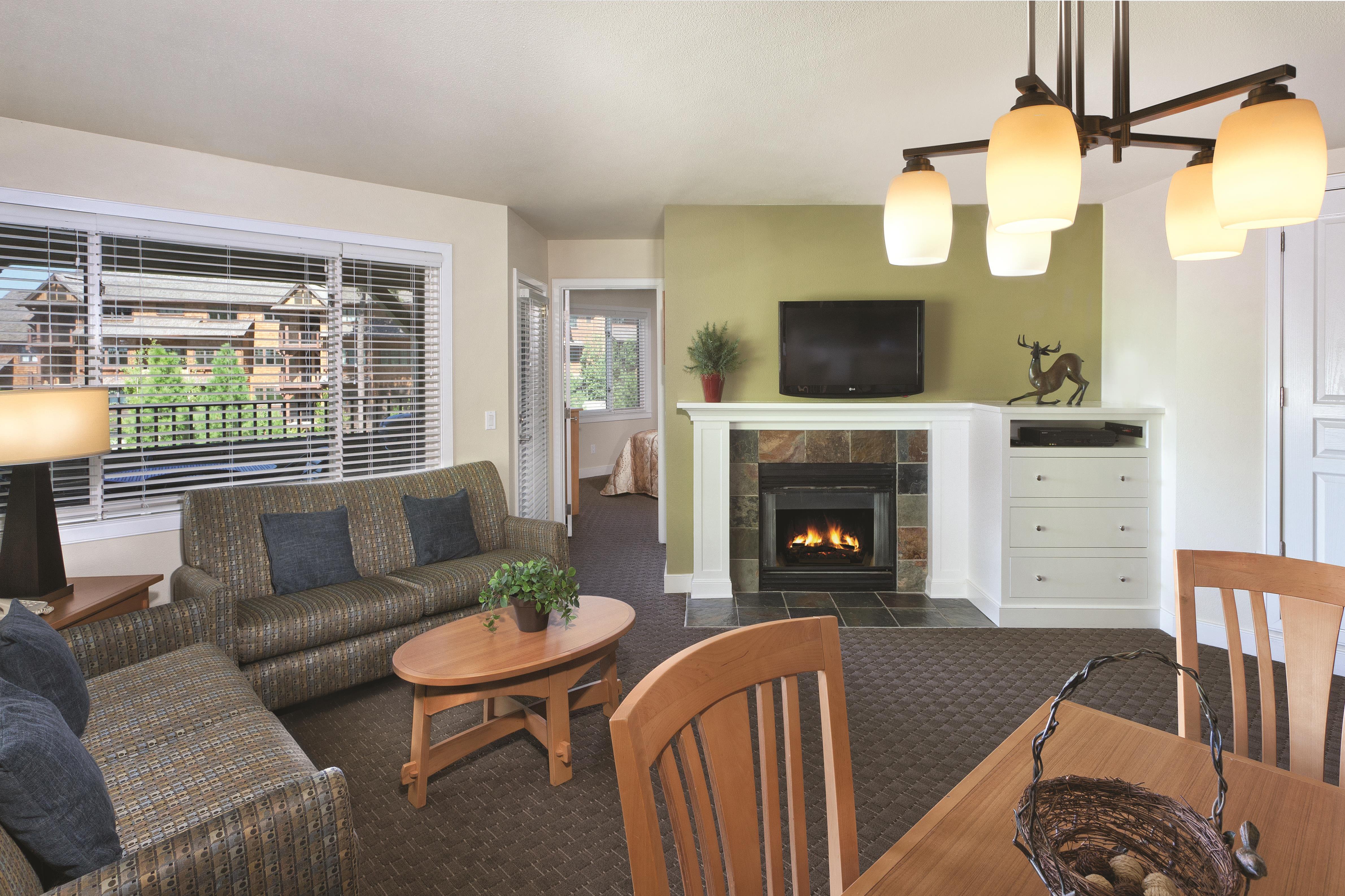 Guest room at the WorldMark Arrow Point in Harrison, Idaho