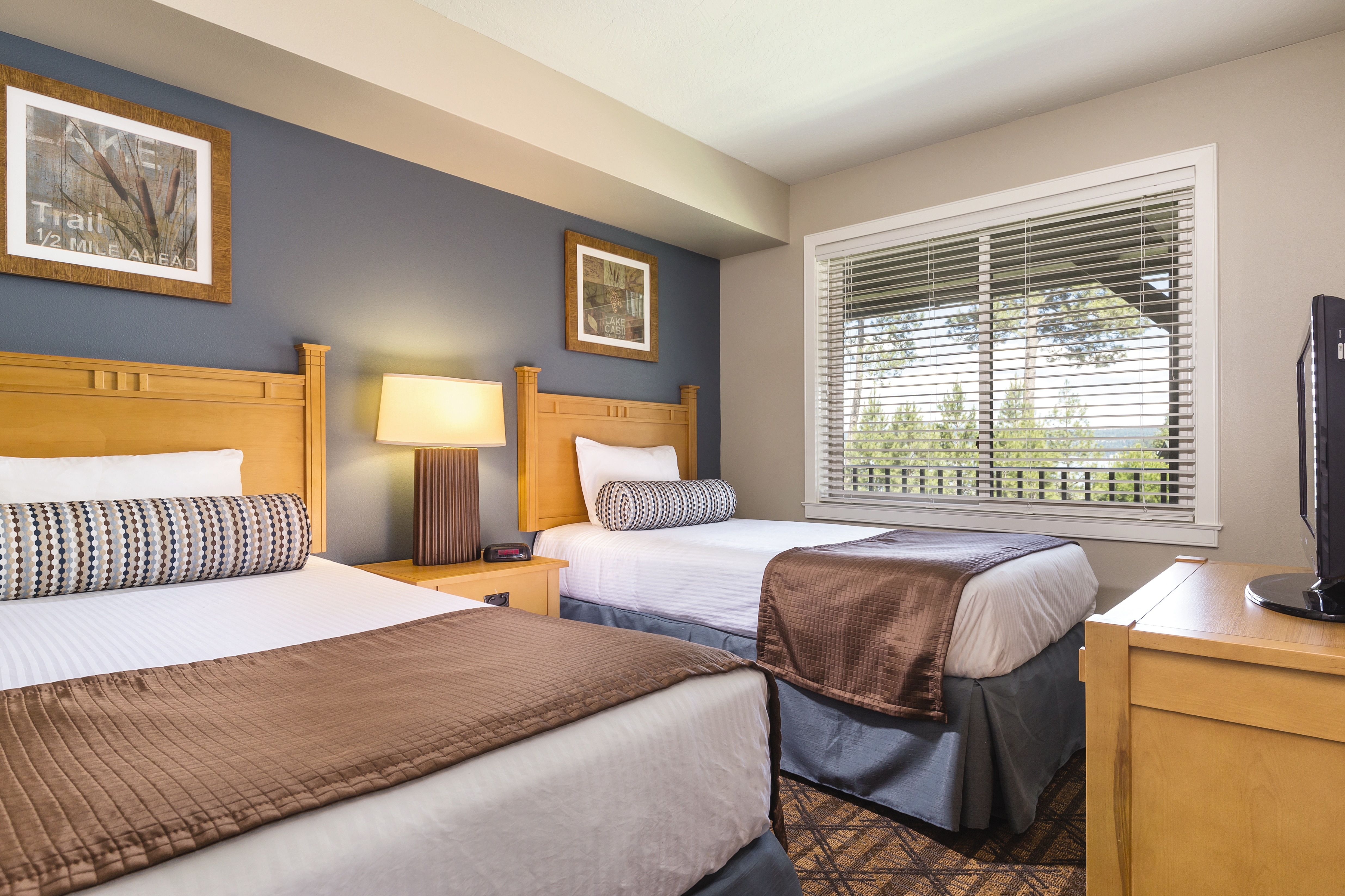 Guest room at the WorldMark Arrow Point in Harrison, Idaho