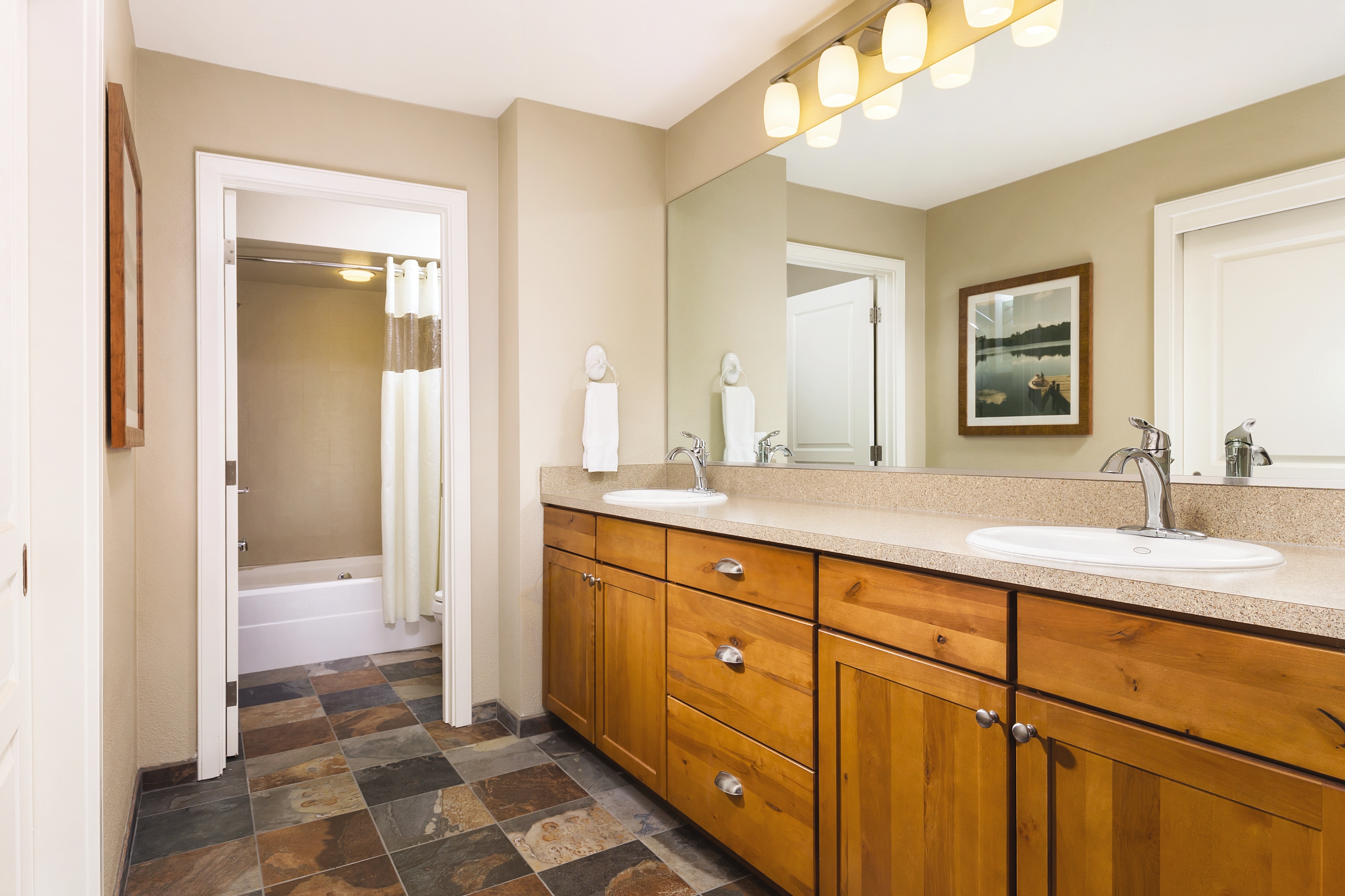 Guest room bath at the WorldMark Arrow Point in Harrison, Idaho