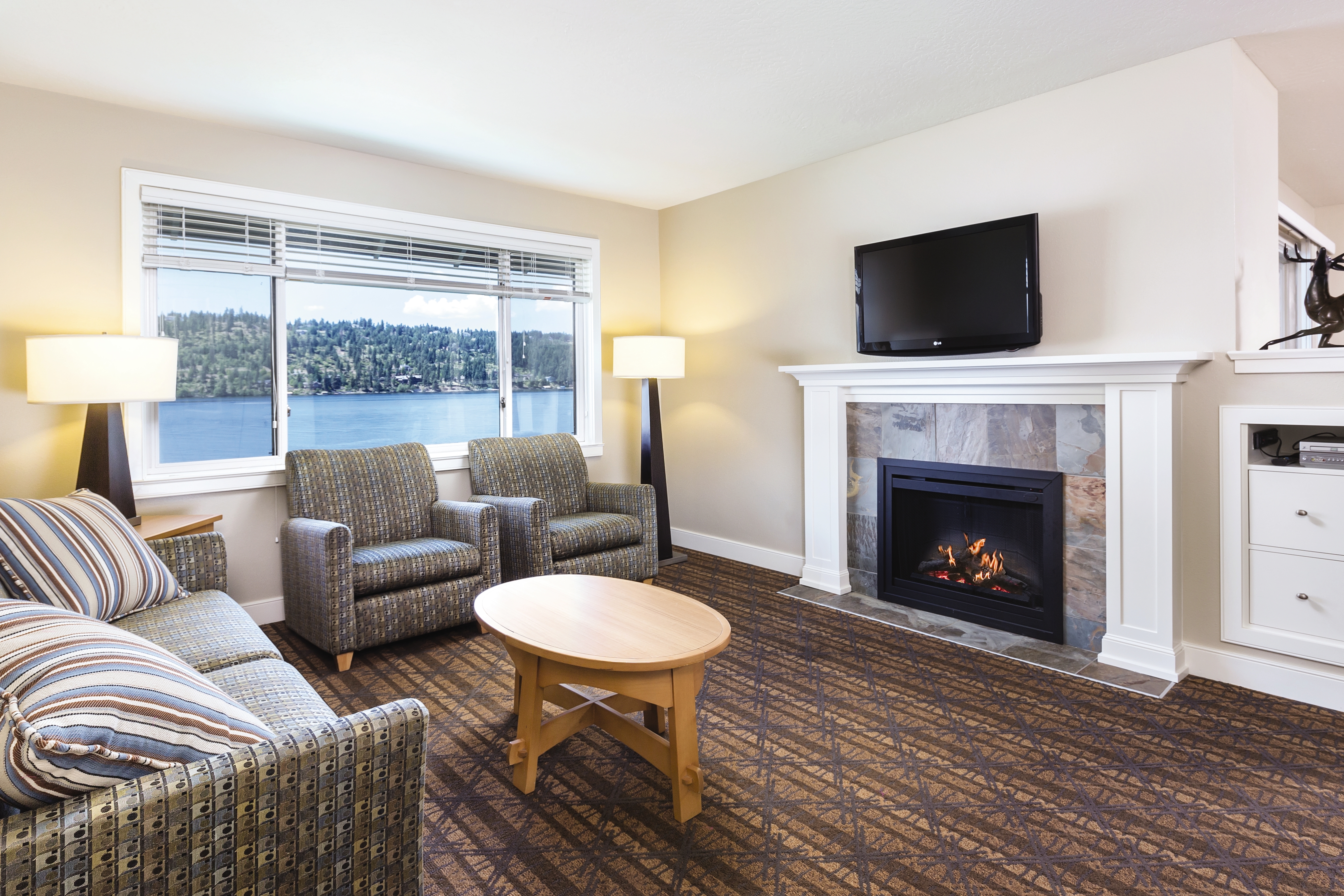 Guest room at the WorldMark Arrow Point in Harrison, Idaho