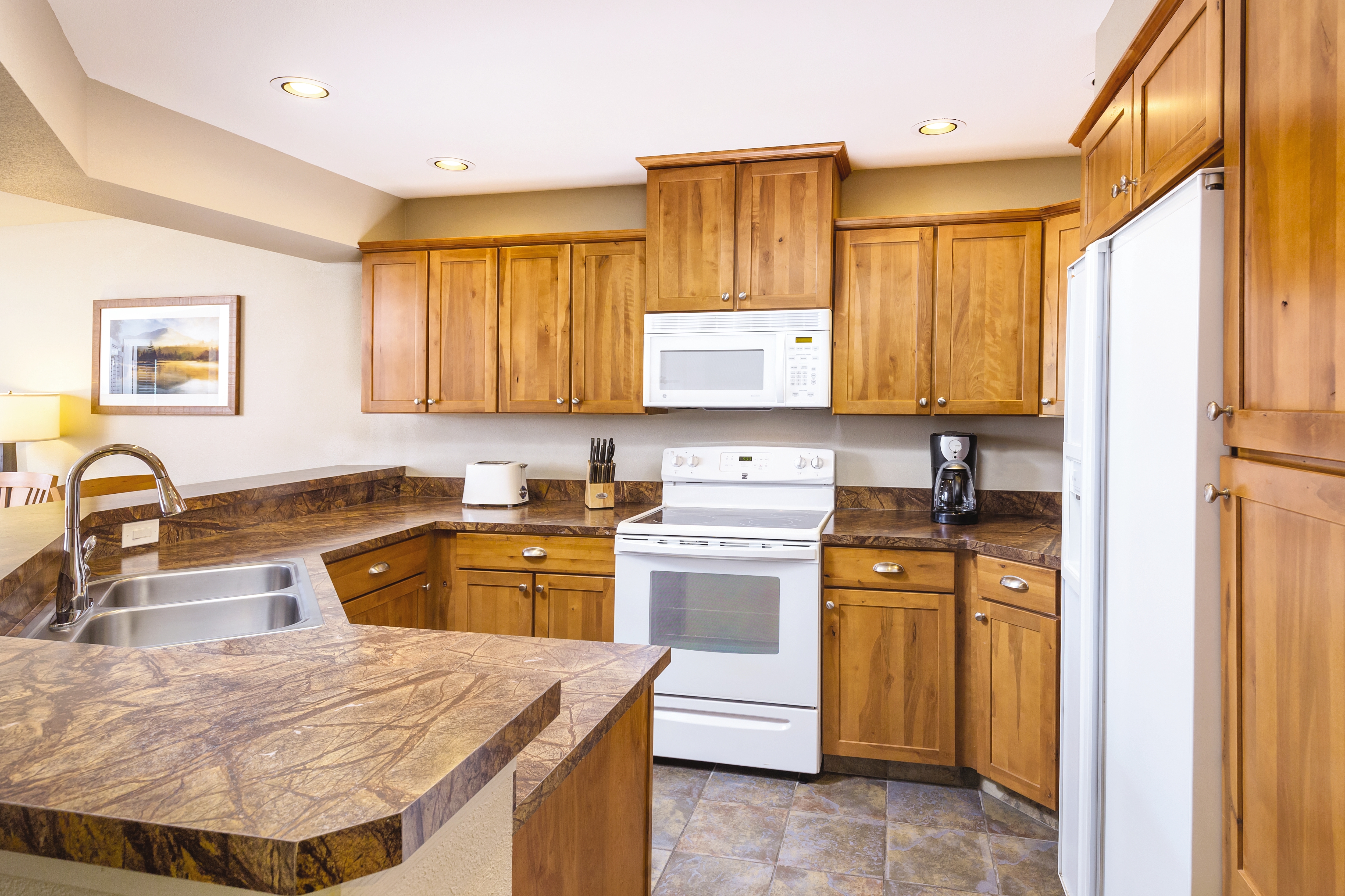 Guest room kitchen at WorldMark Arrow Point in Harrison, Idaho