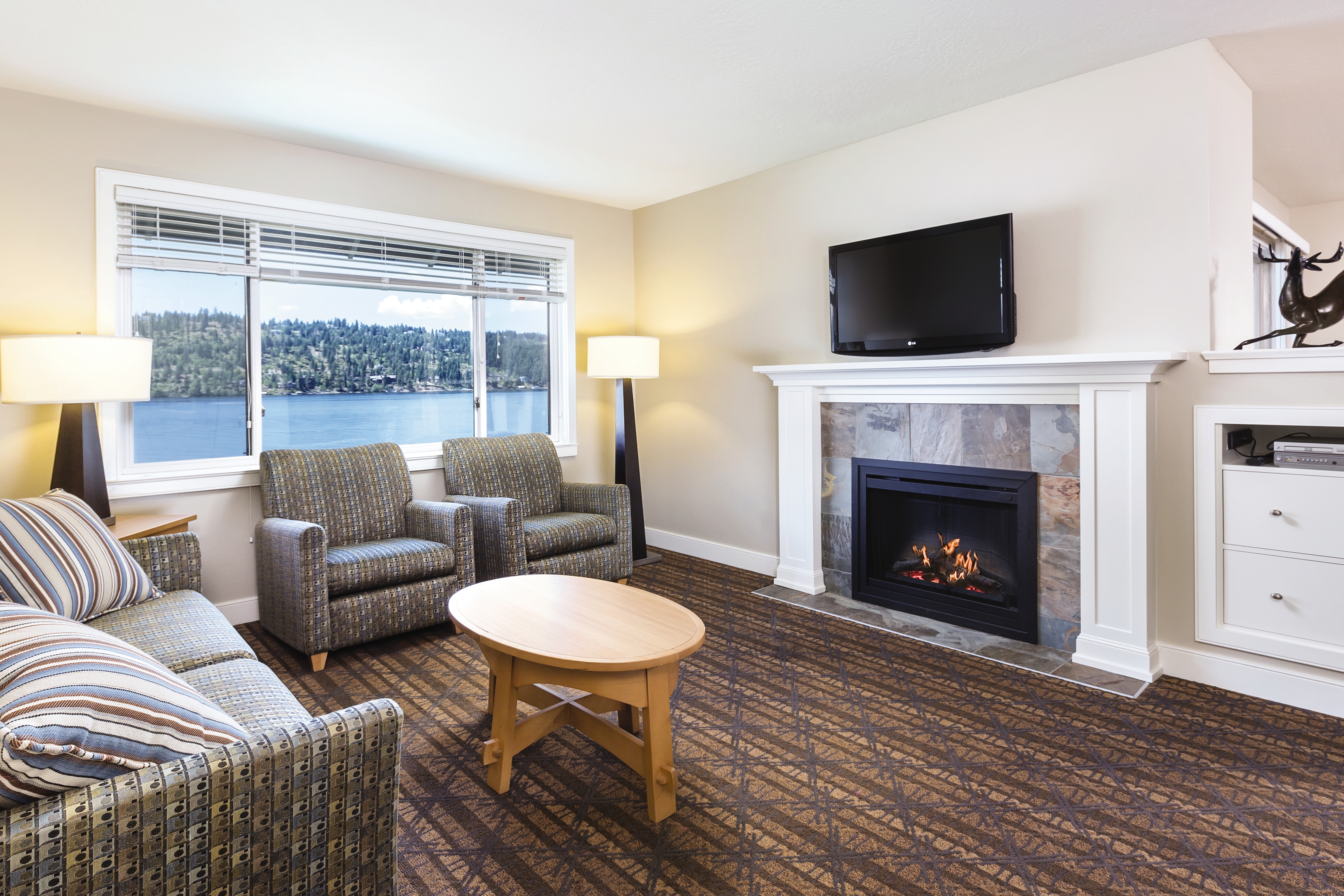 Guest room at the WorldMark Arrow Point in Harrison, Idaho