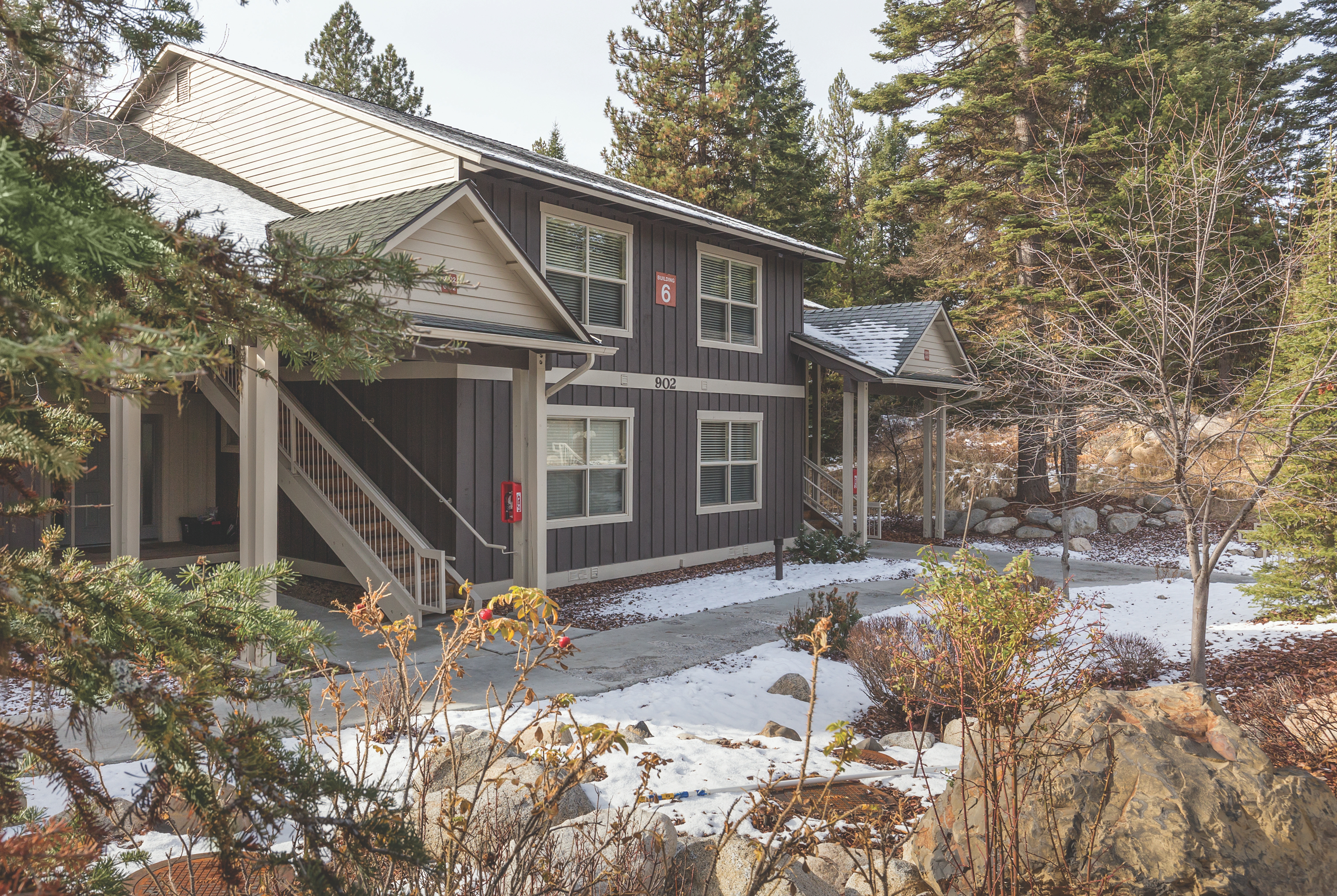 Exterior of WorldMark McCall hotel in McCall, Idaho