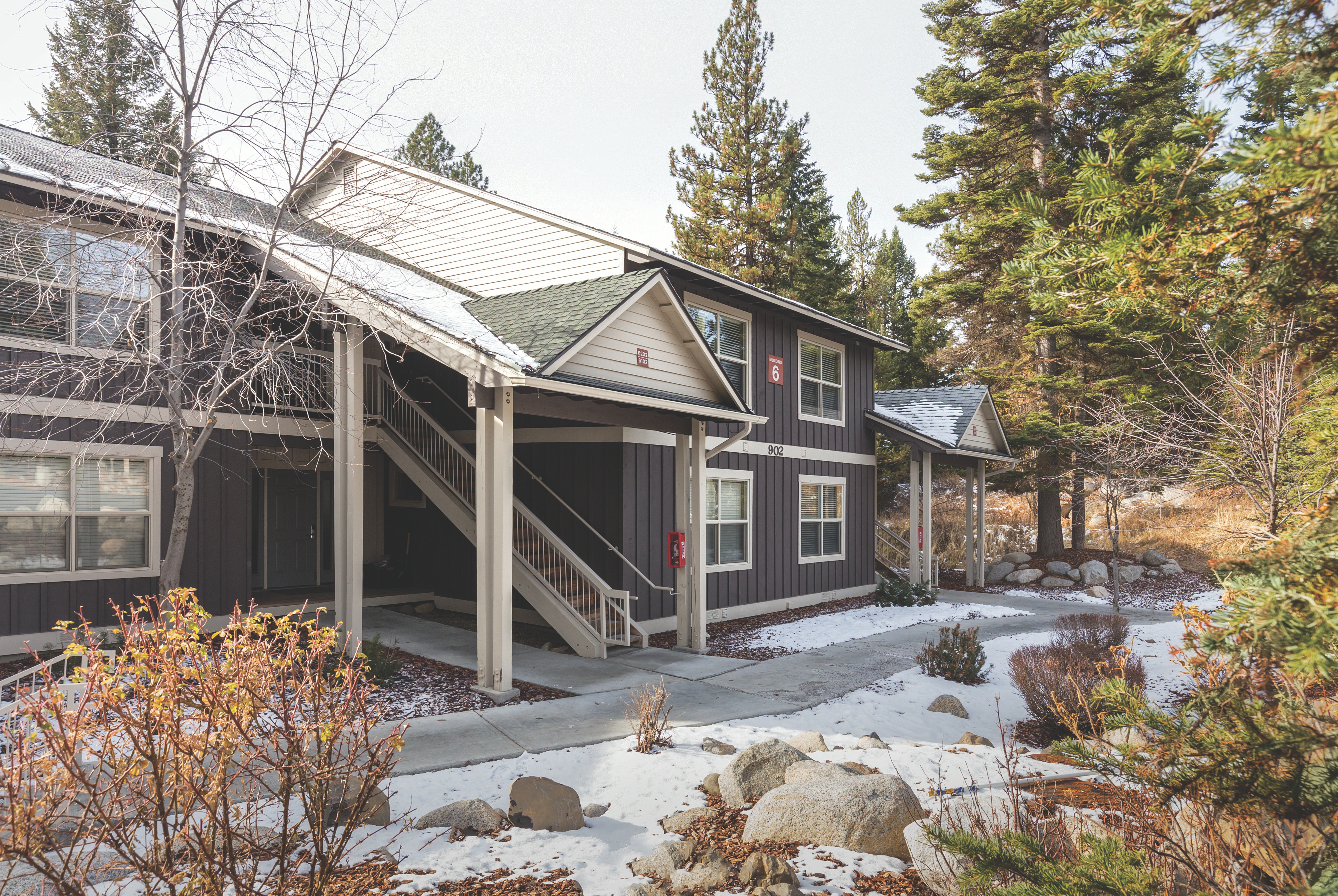 Exterior of WorldMark McCall hotel in McCall, Idaho