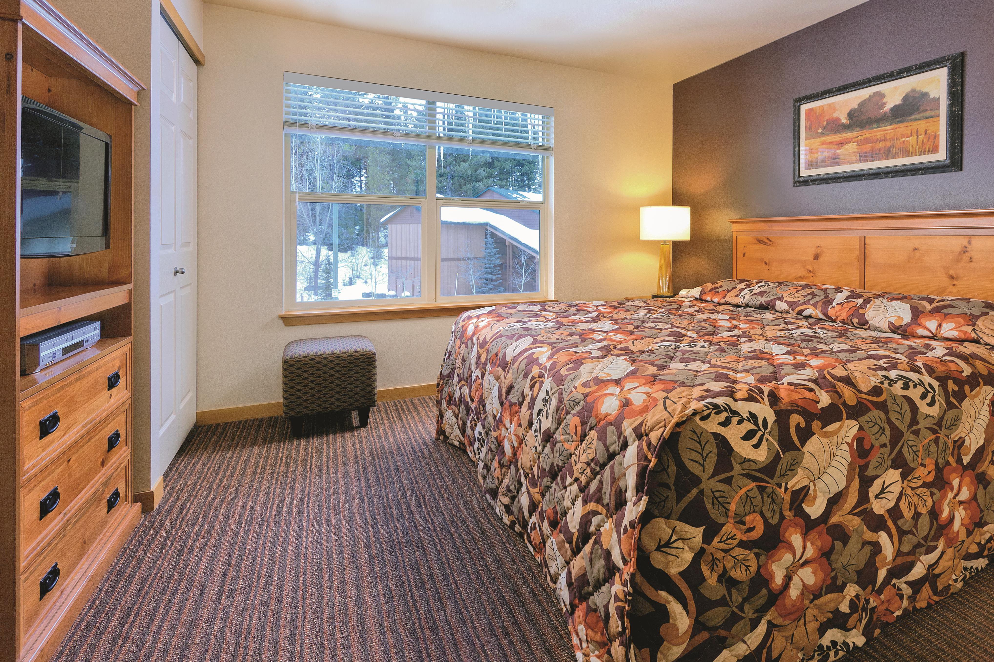 Guest room feature at the WorldMark McCall in McCall, Idaho