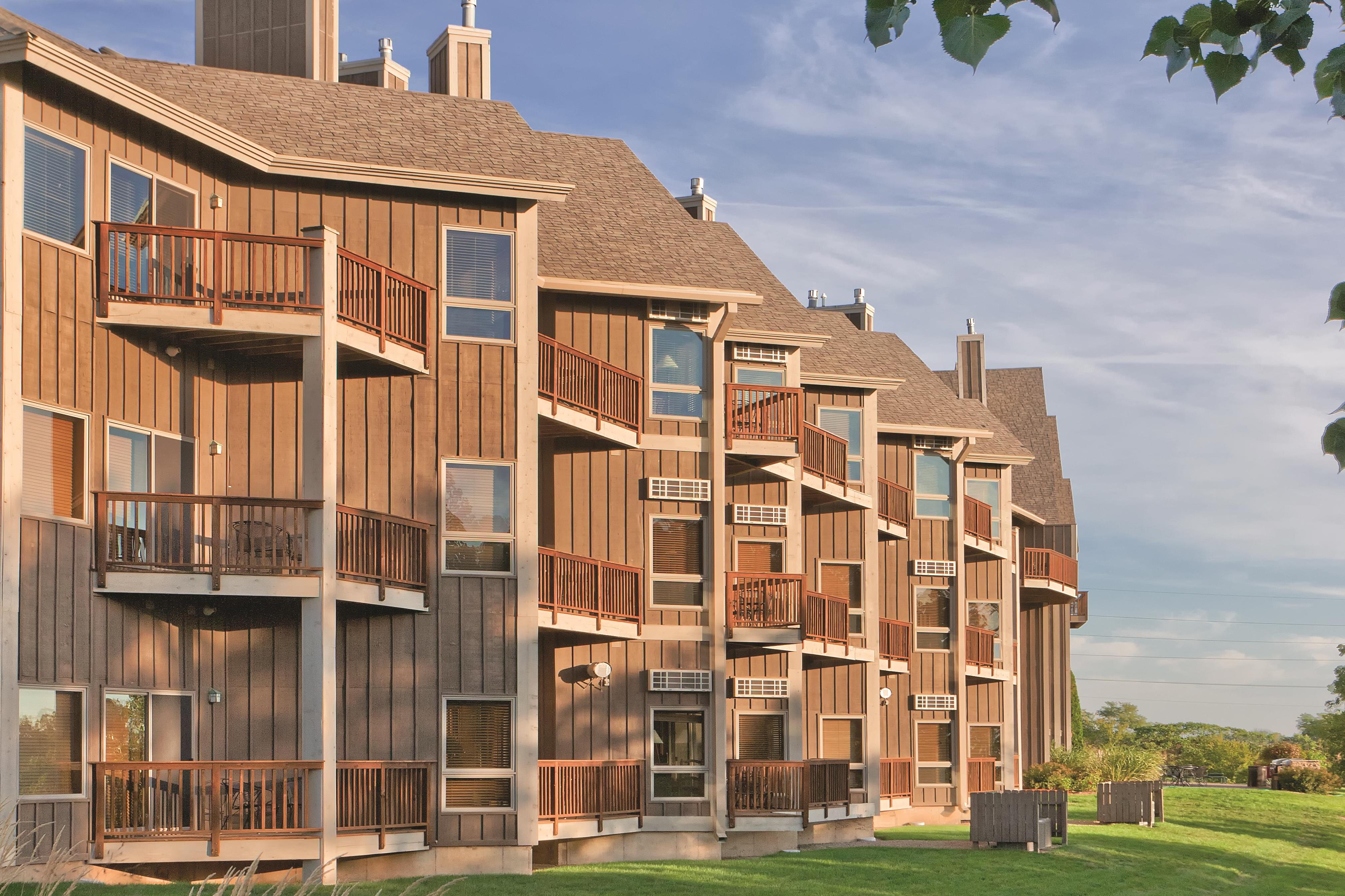 Exterior of WorldMark Galena hotel in Galena, Illinois