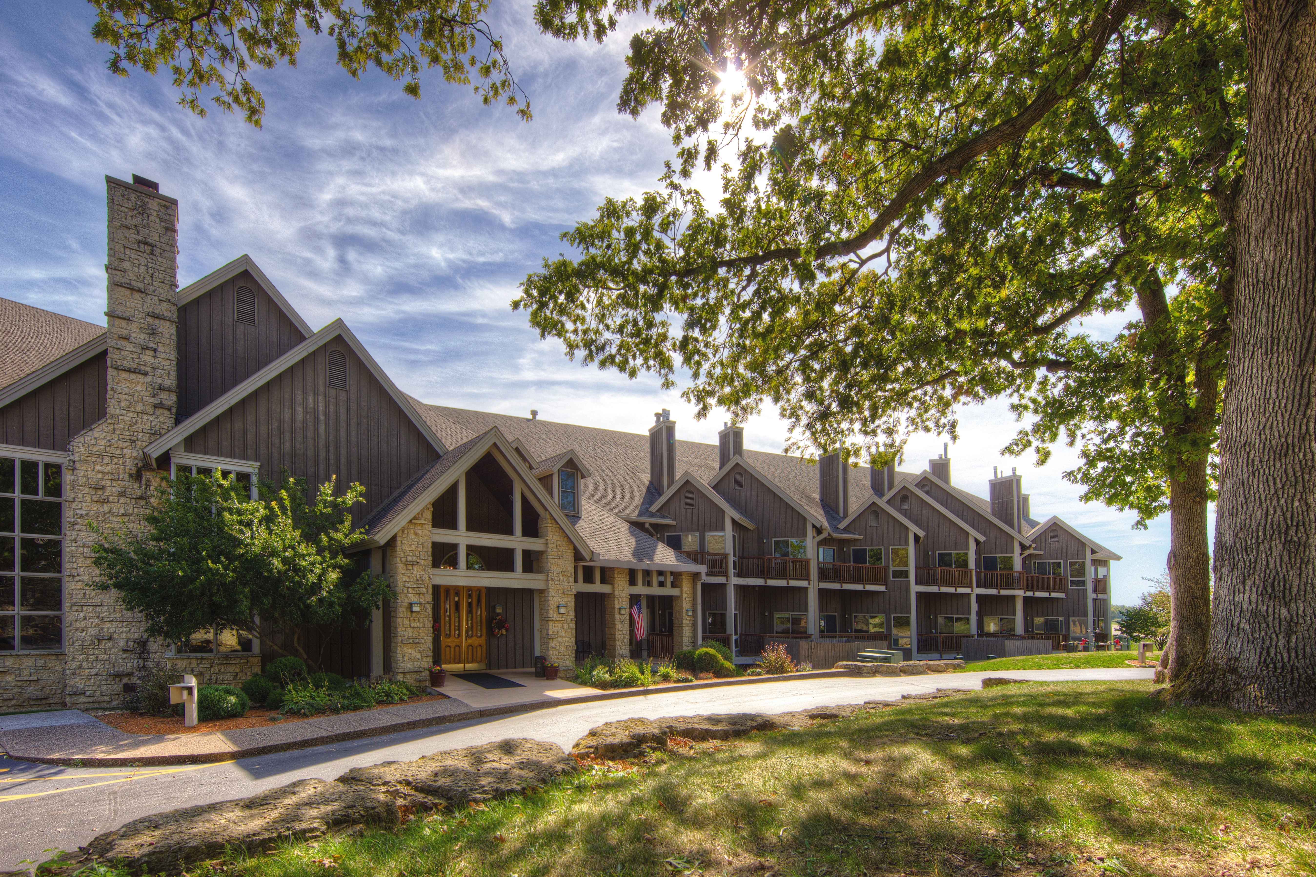 Exterior of WorldMark Galena hotel in Galena, Illinois