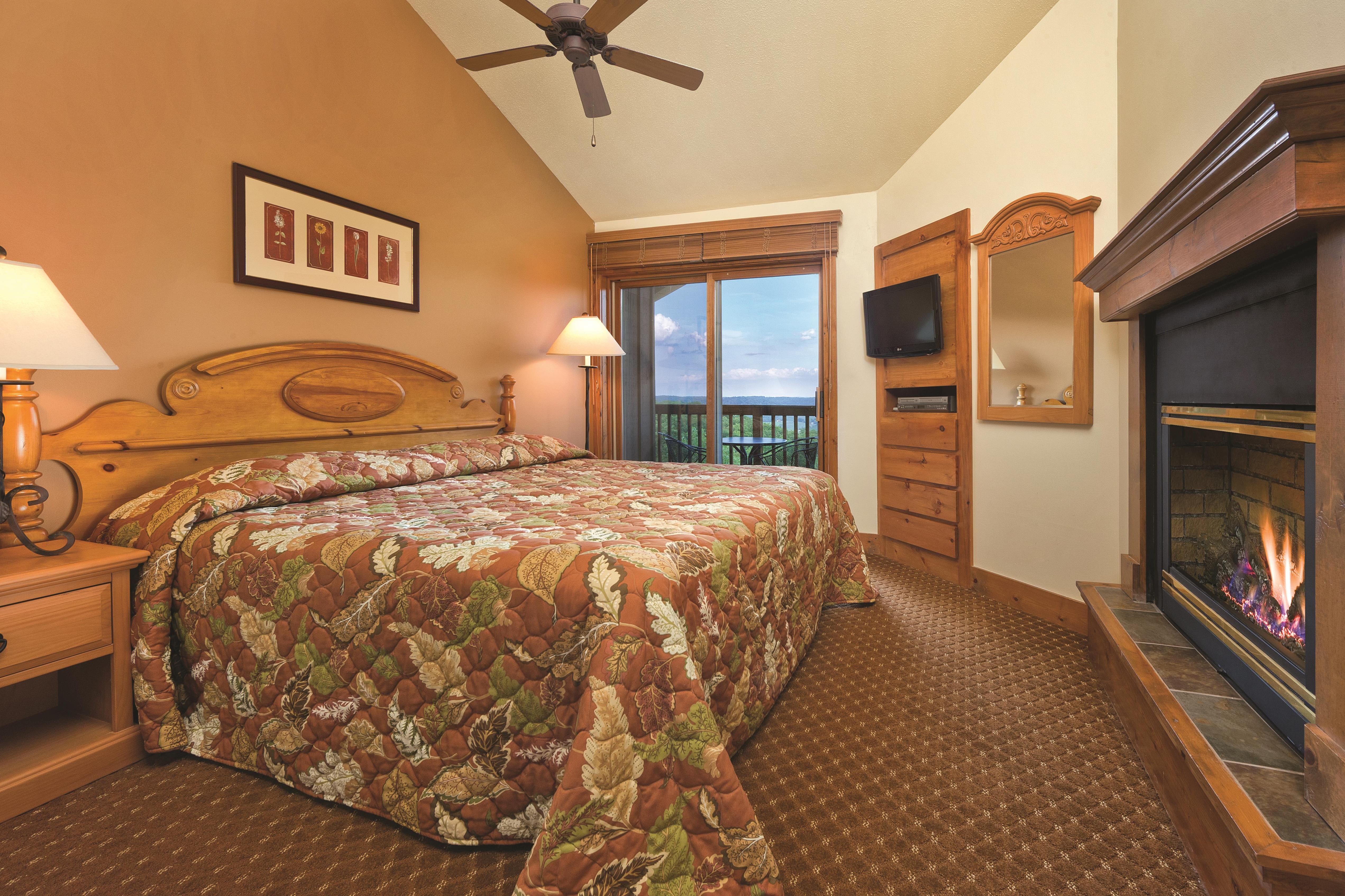 Guest room at the WorldMark Galena in Galena, Illinois