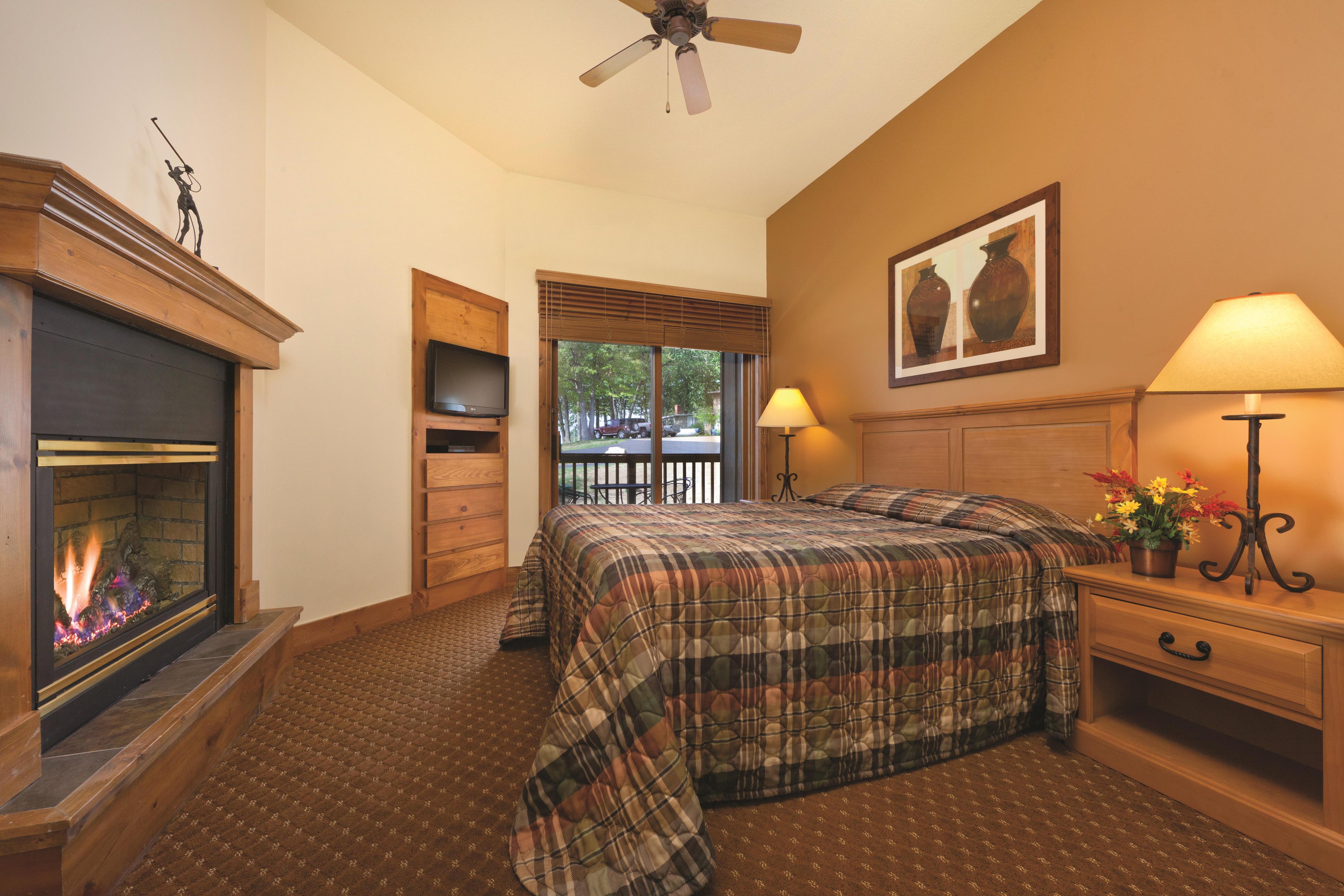 Guest room at the WorldMark Galena in Galena, Illinois