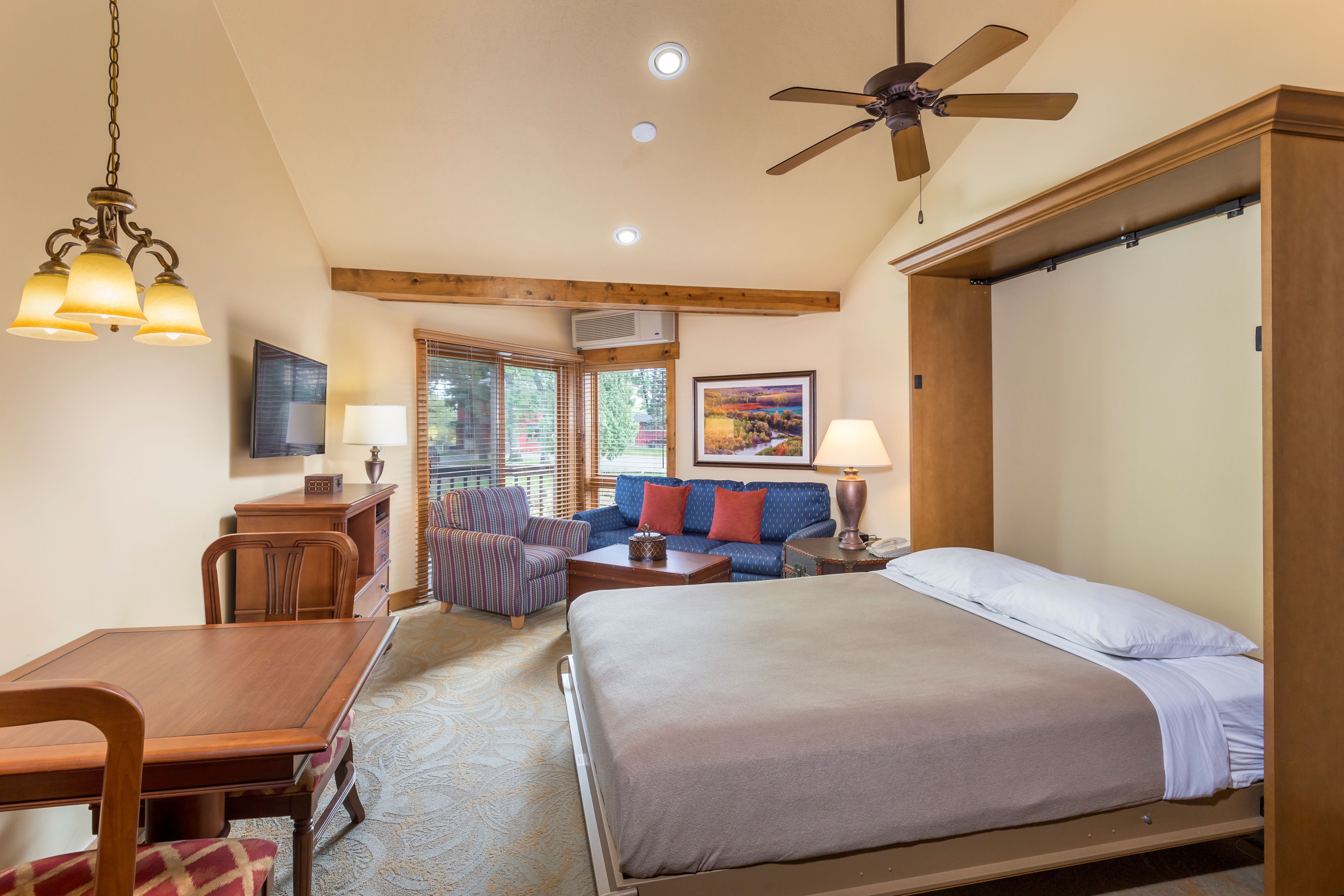 Guest room at the WorldMark Galena in Galena, Illinois