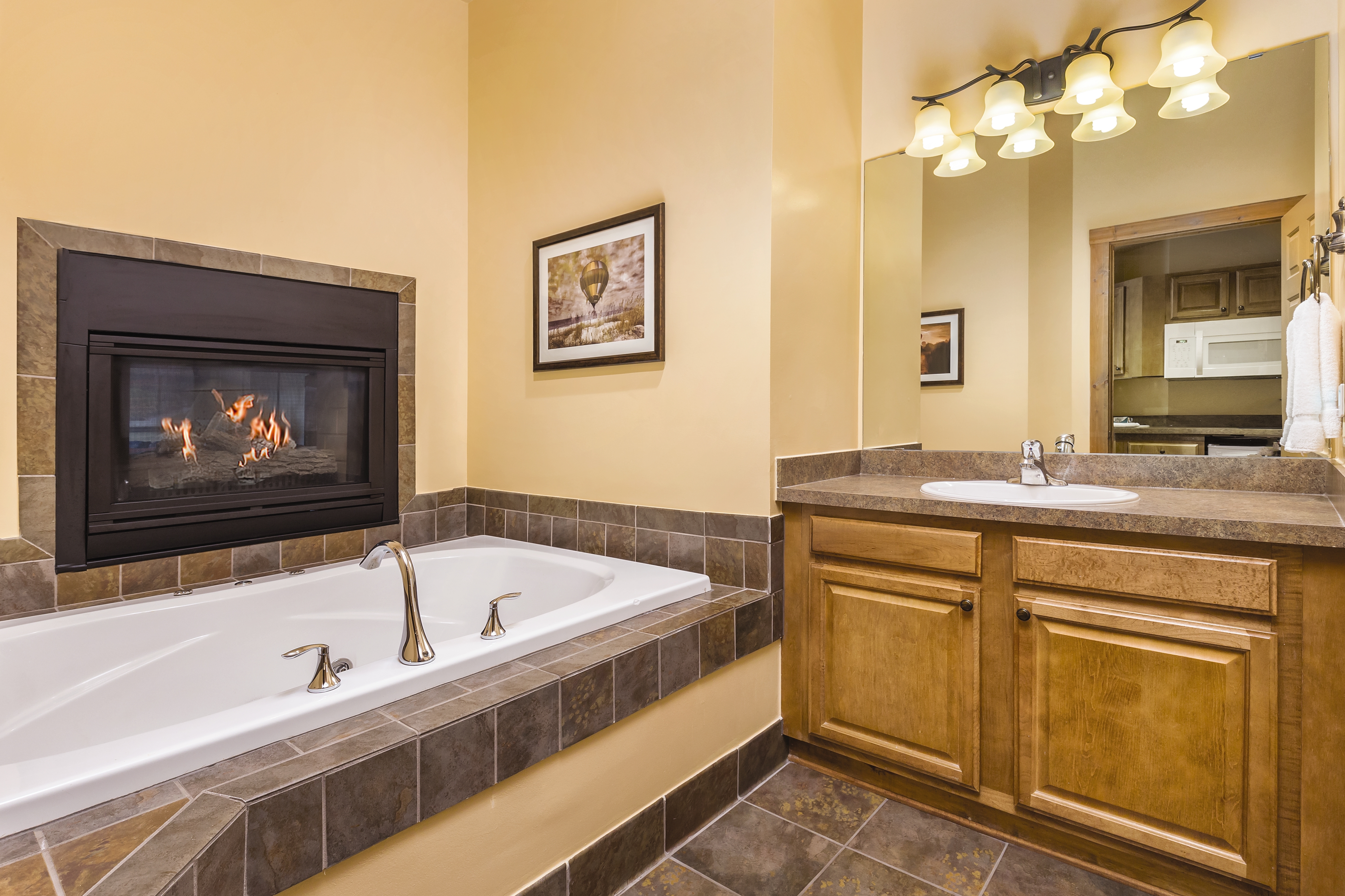 Guest room at the WorldMark Galena in Galena, Illinois