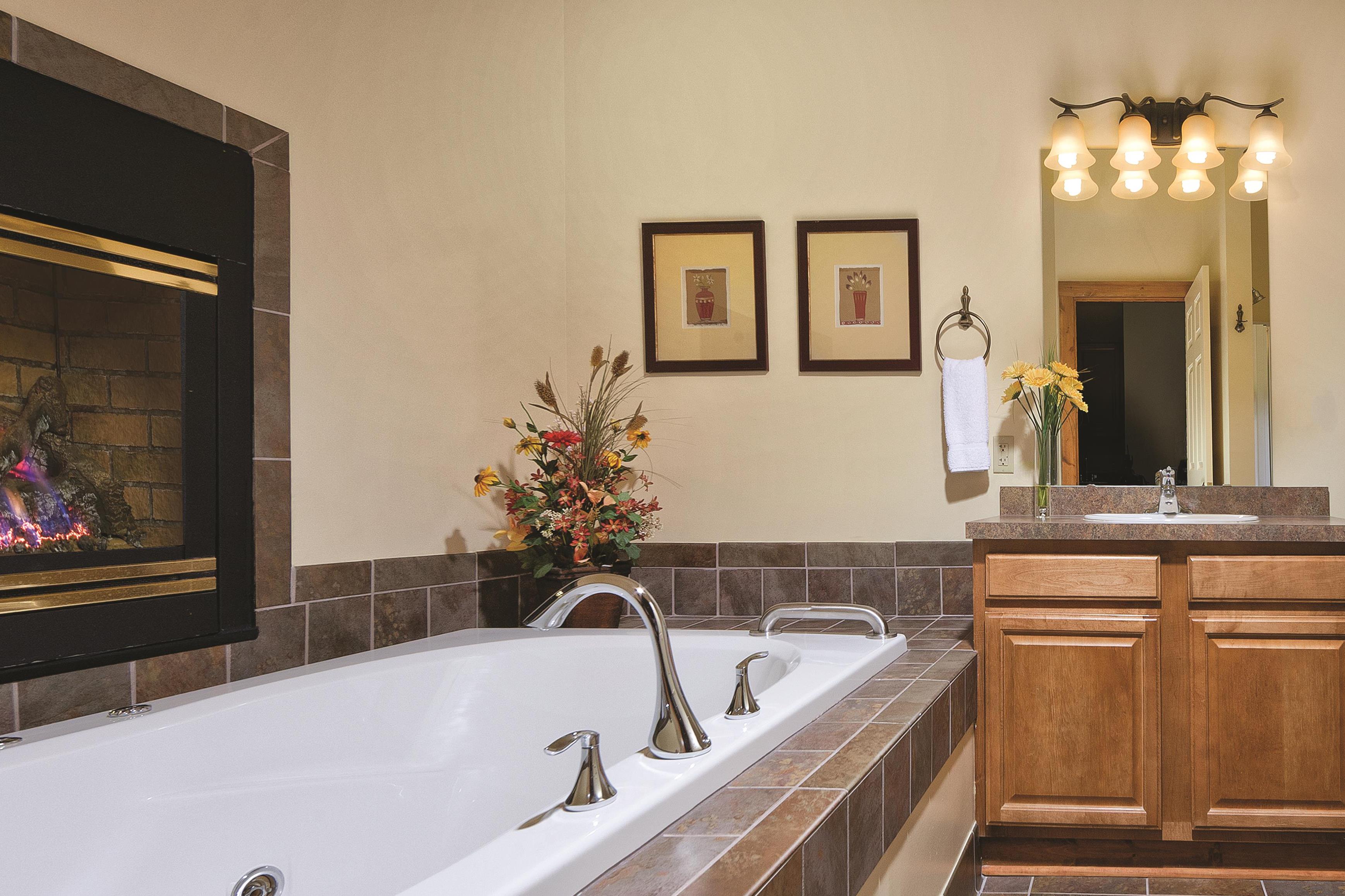 Guest room at the WorldMark Galena in Galena, Illinois