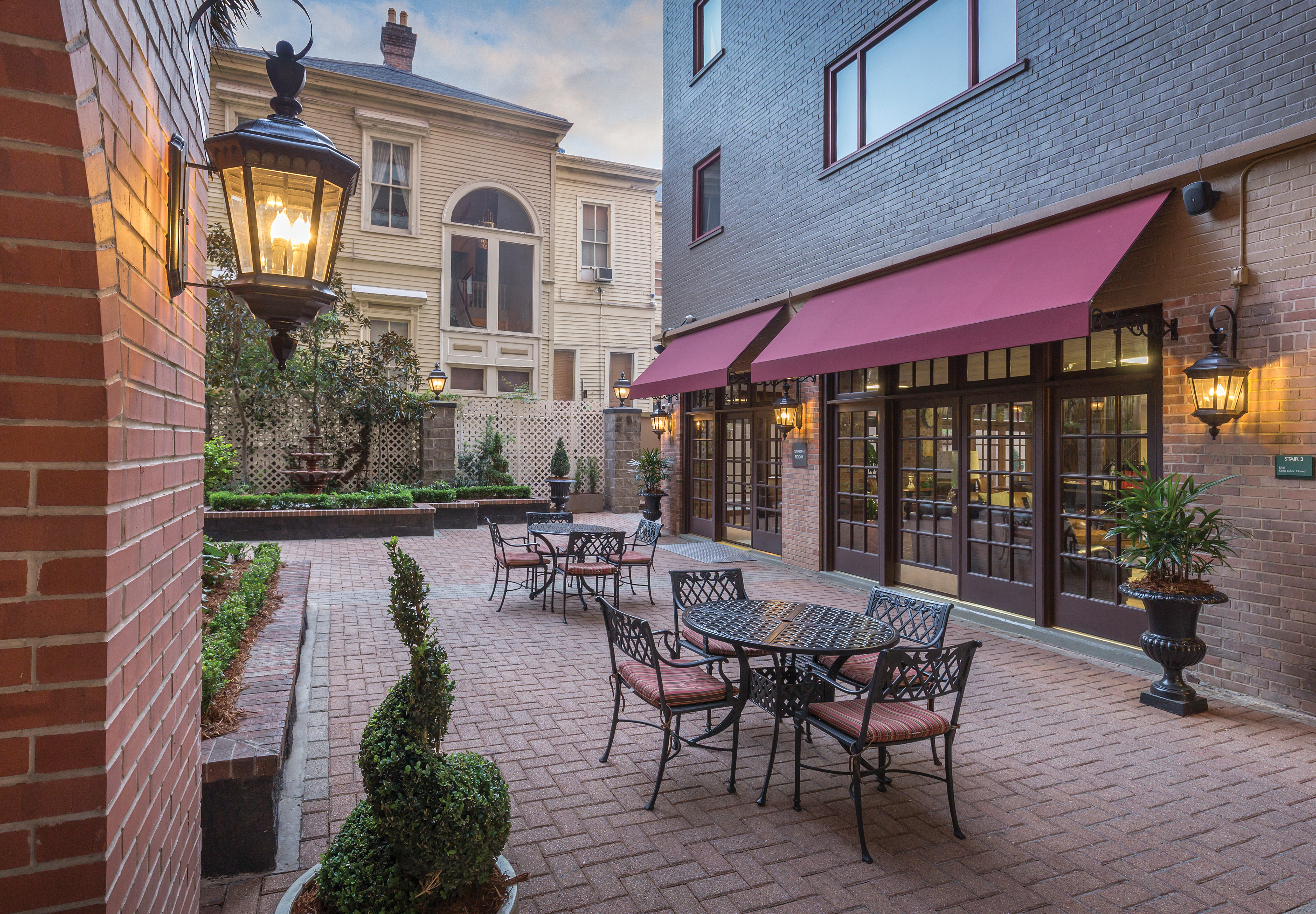 Courtyard at Club Wyndham Avenue Plaza in New Orleans, Louisiana