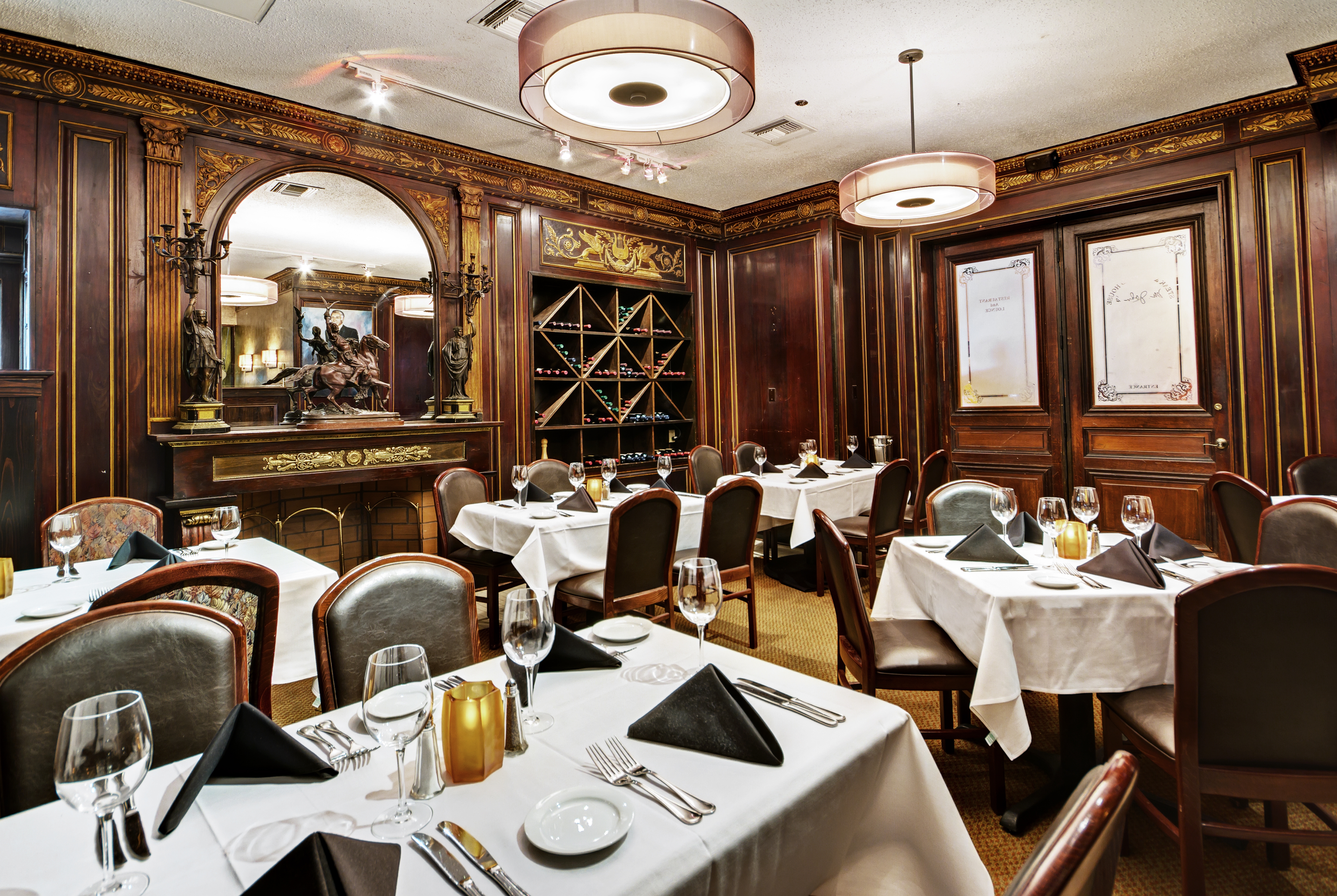 Club Wyndham Avenue Plaza restaurant main dining in New Orleans, Louisiana