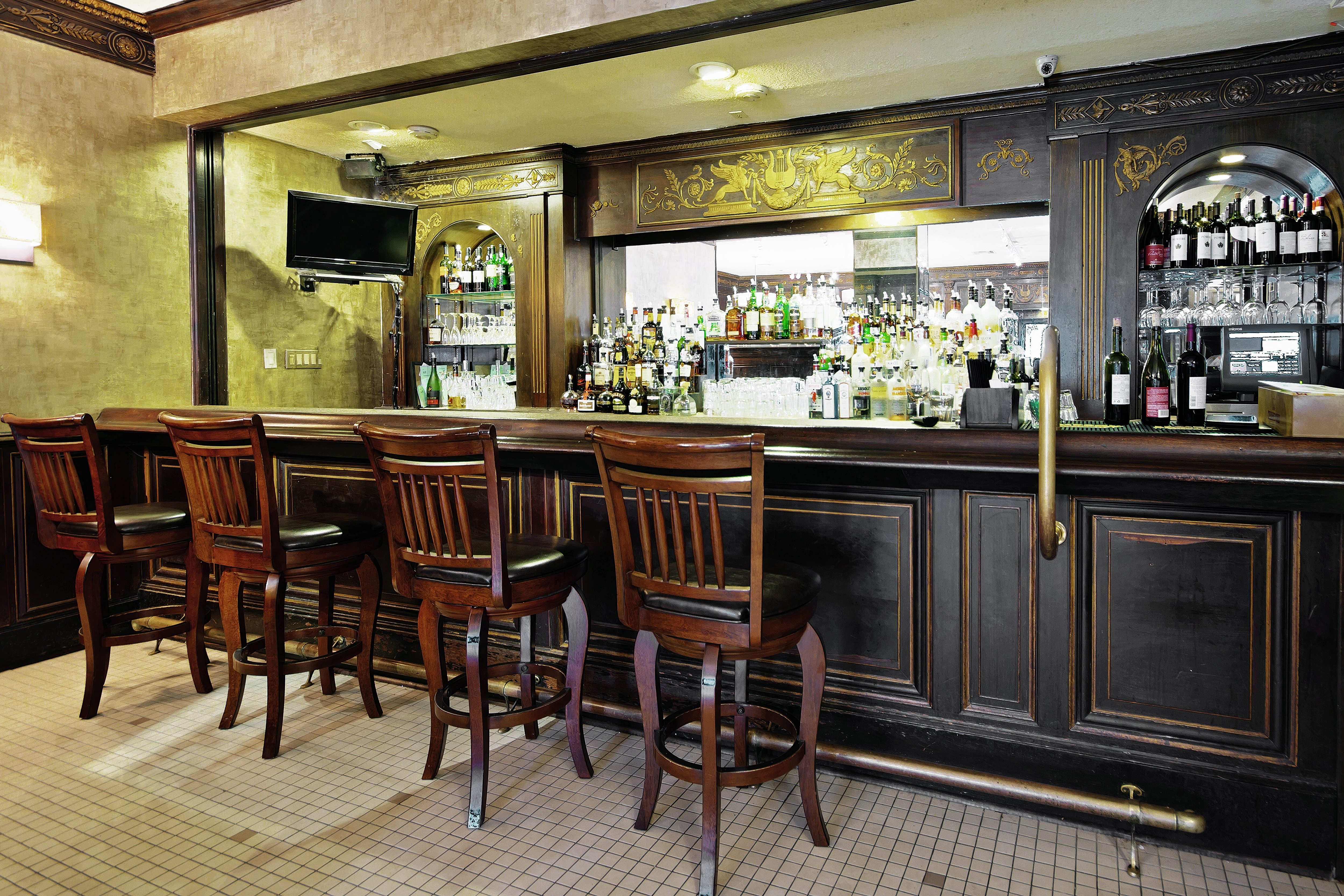 Club Wyndham Avenue Plaza restaurant bar in New Orleans, Louisiana