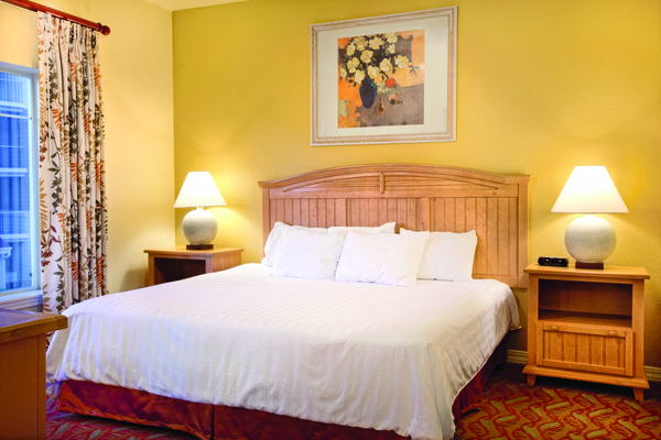 Guest room at the Club Wyndham Mountain Vista in Branson, Missouri