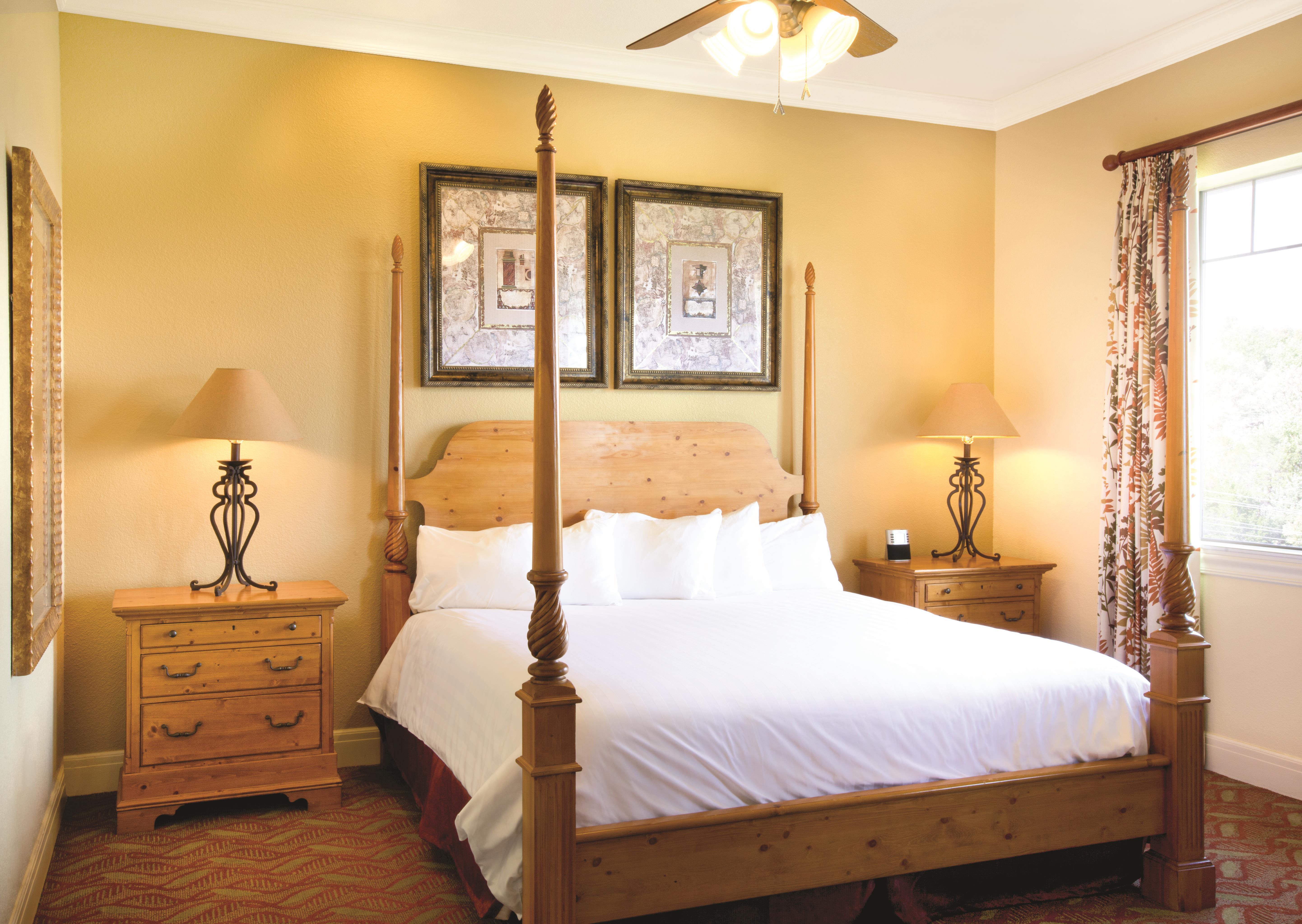 Guest room at the Club Wyndham Mountain Vista in Branson, Missouri