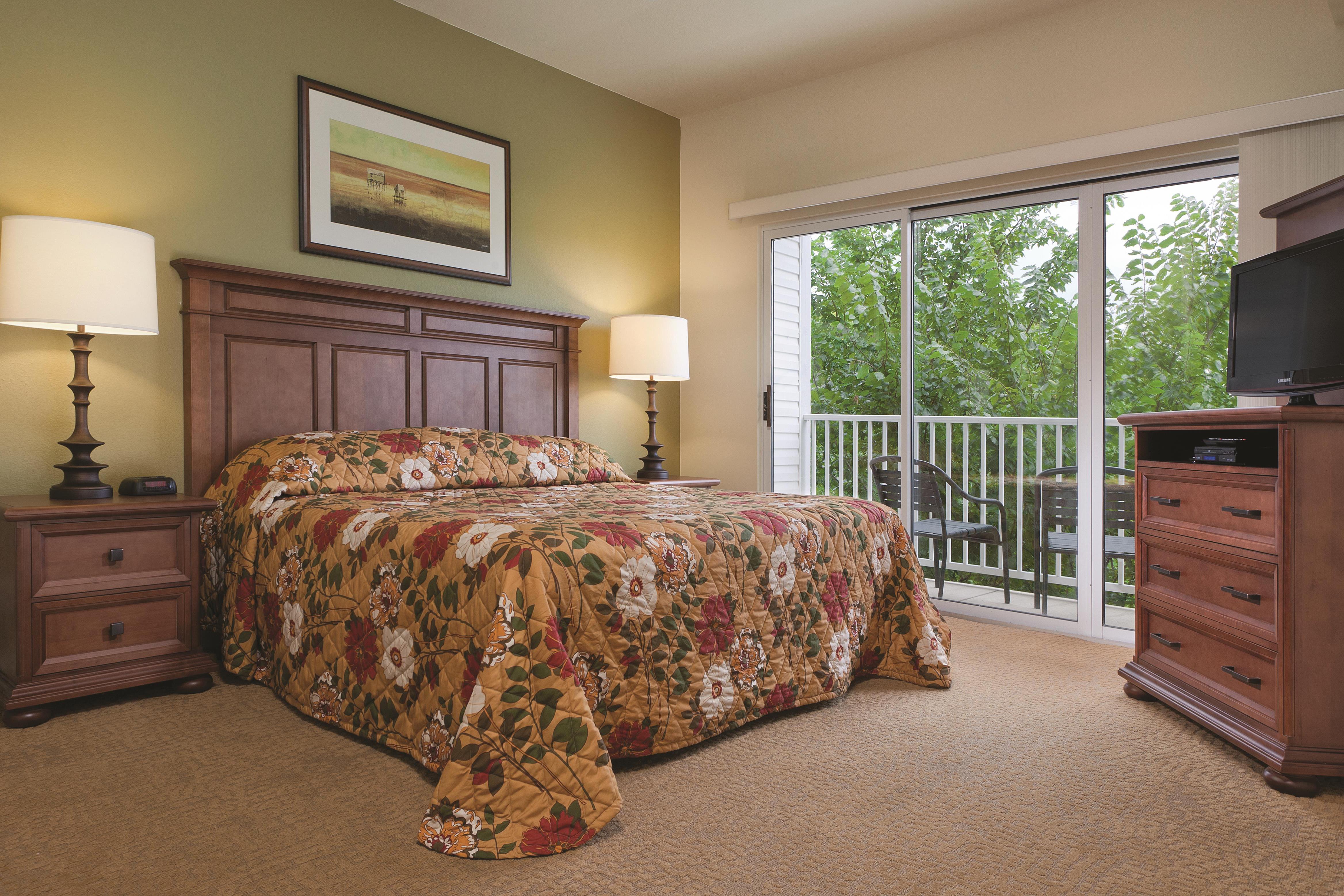 Guest room at the WorldMark Lake of the Ozarks in Osage Beach, Missouri