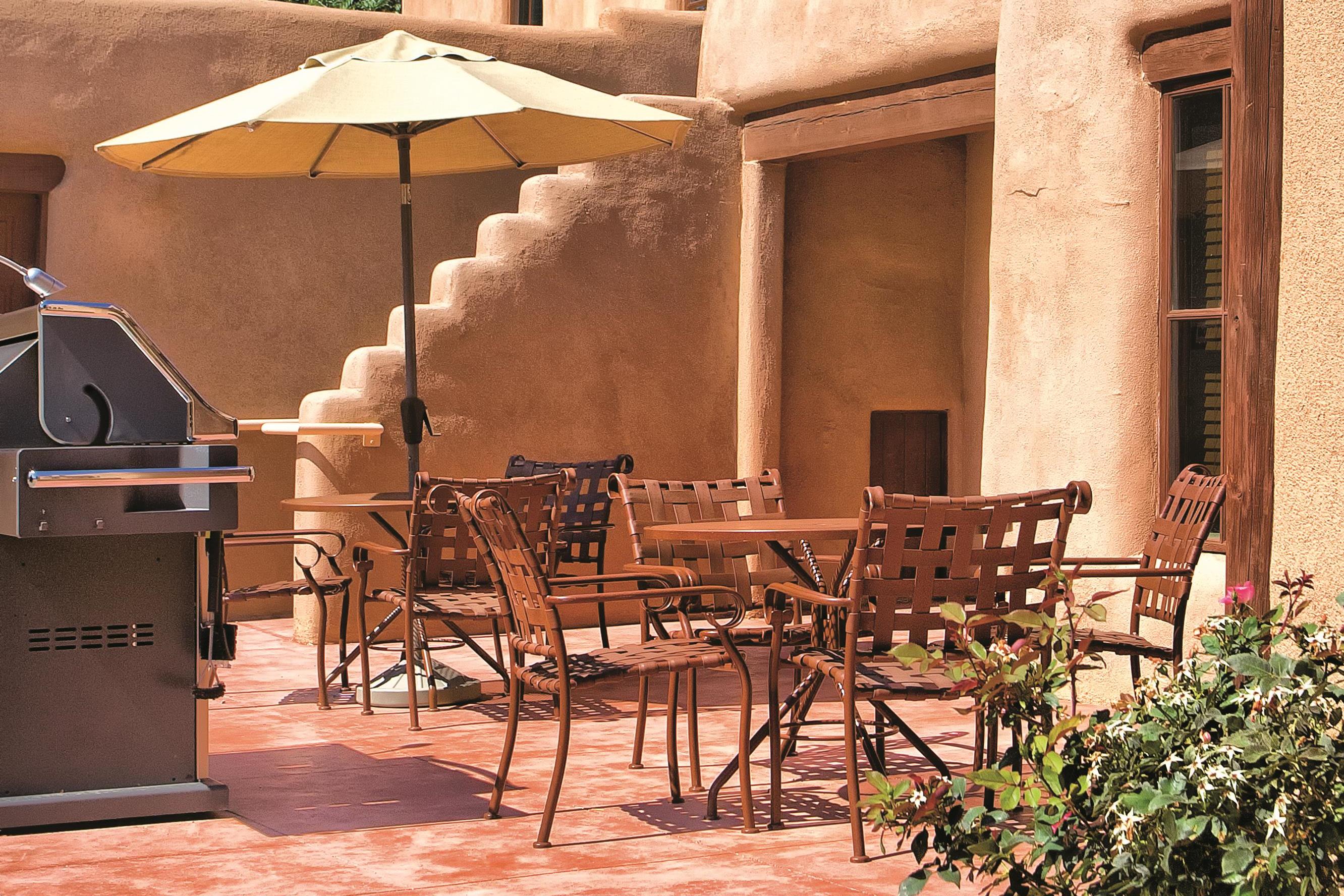 Exterior Day Image of WorldMark Santa Fe hotel in Santa Fe, New Mexico