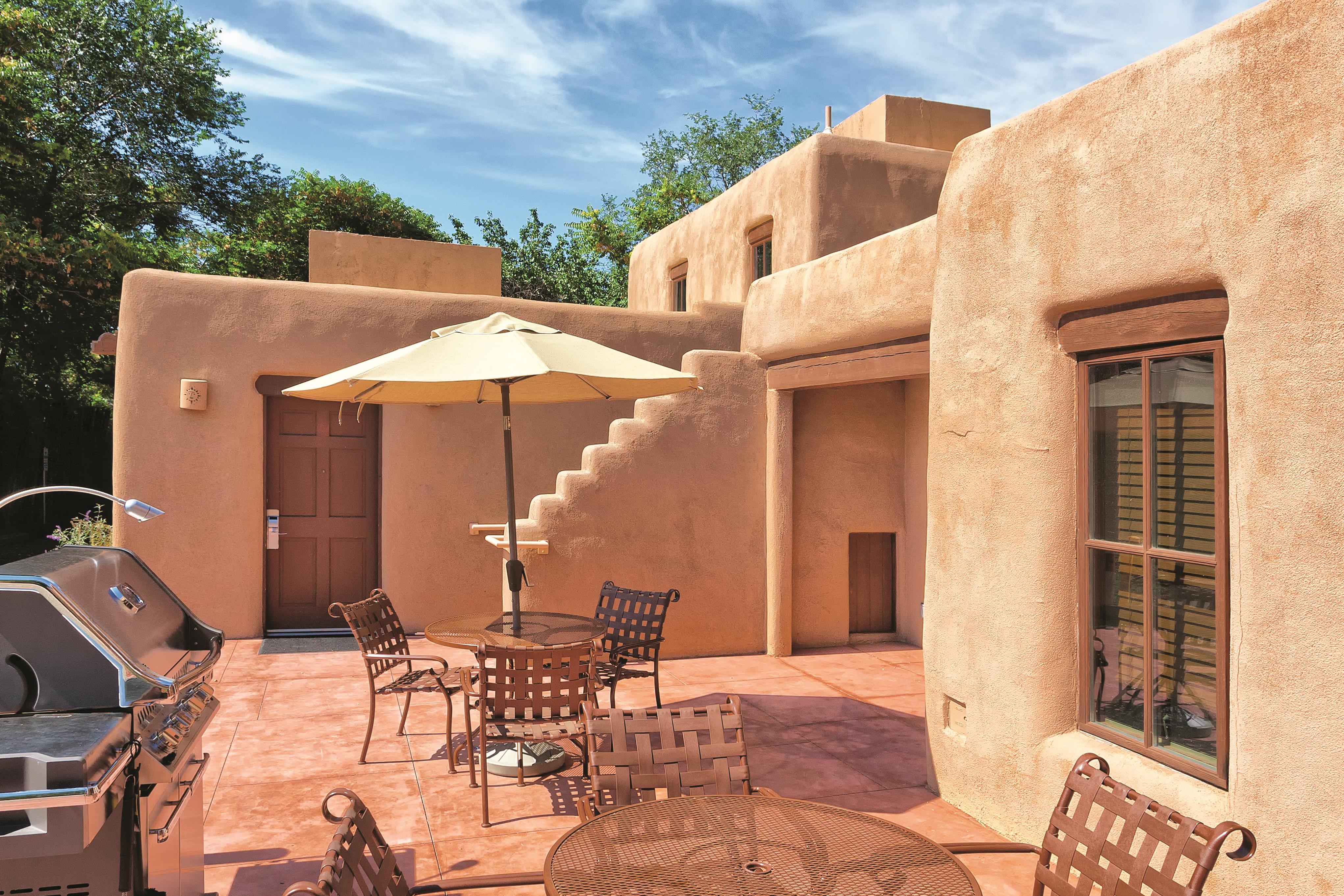 Exterior Day Image of WorldMark Santa Fe hotel in Santa Fe, New Mexico