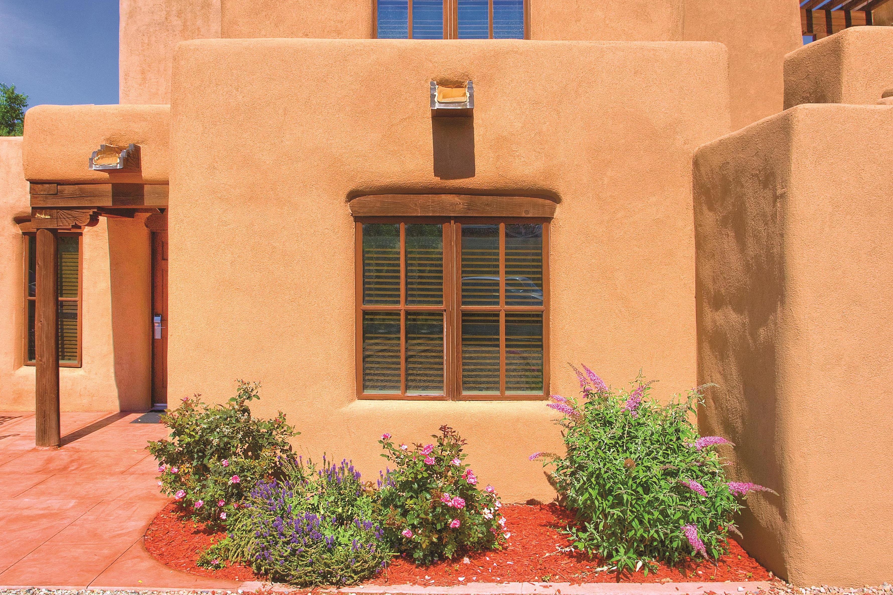 Exterior Day Image of WorldMark Santa Fe hotel in Santa Fe, New Mexico