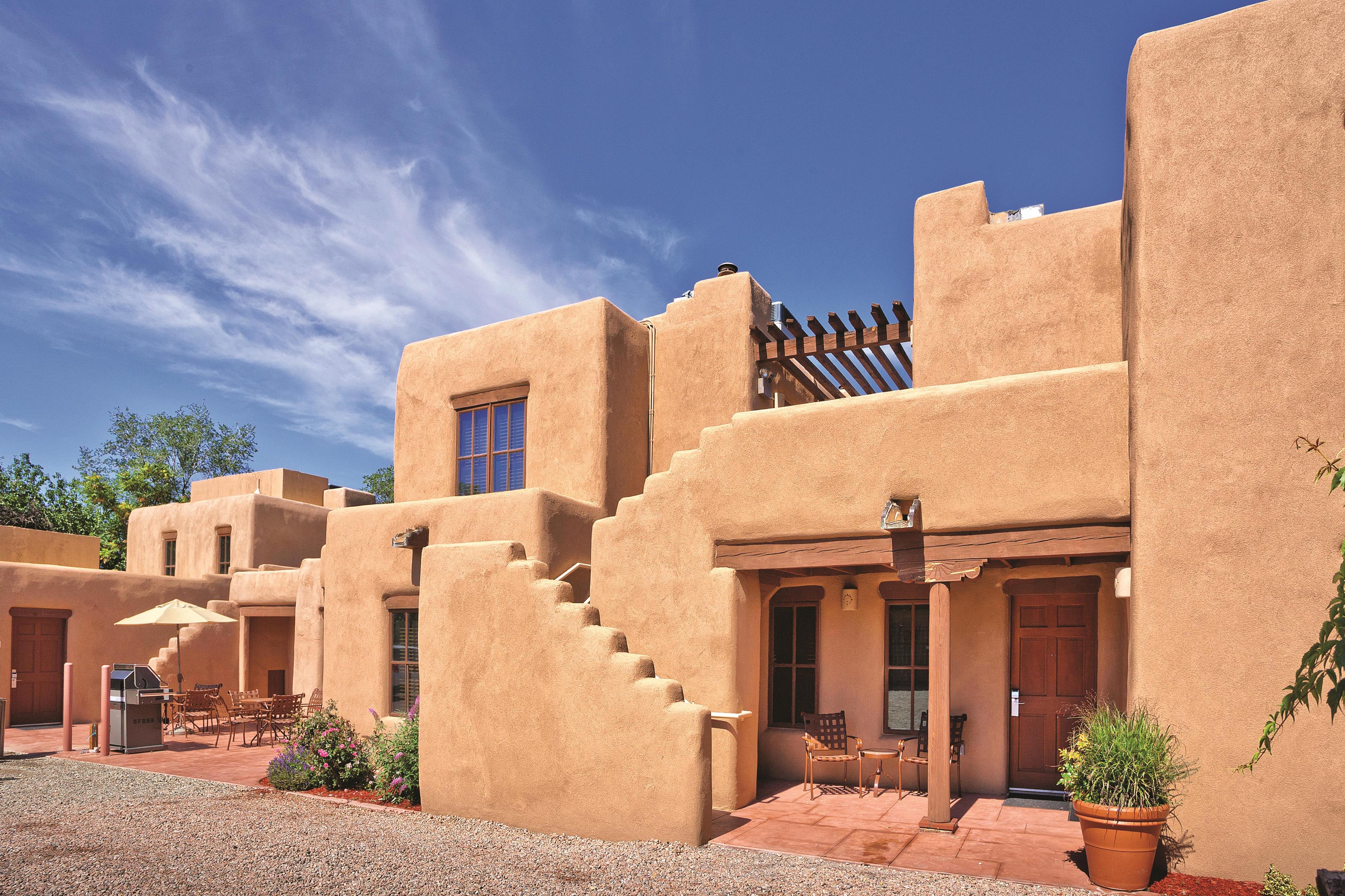Exterior Day Image of WorldMark Santa Fe hotel in Santa Fe, New Mexico