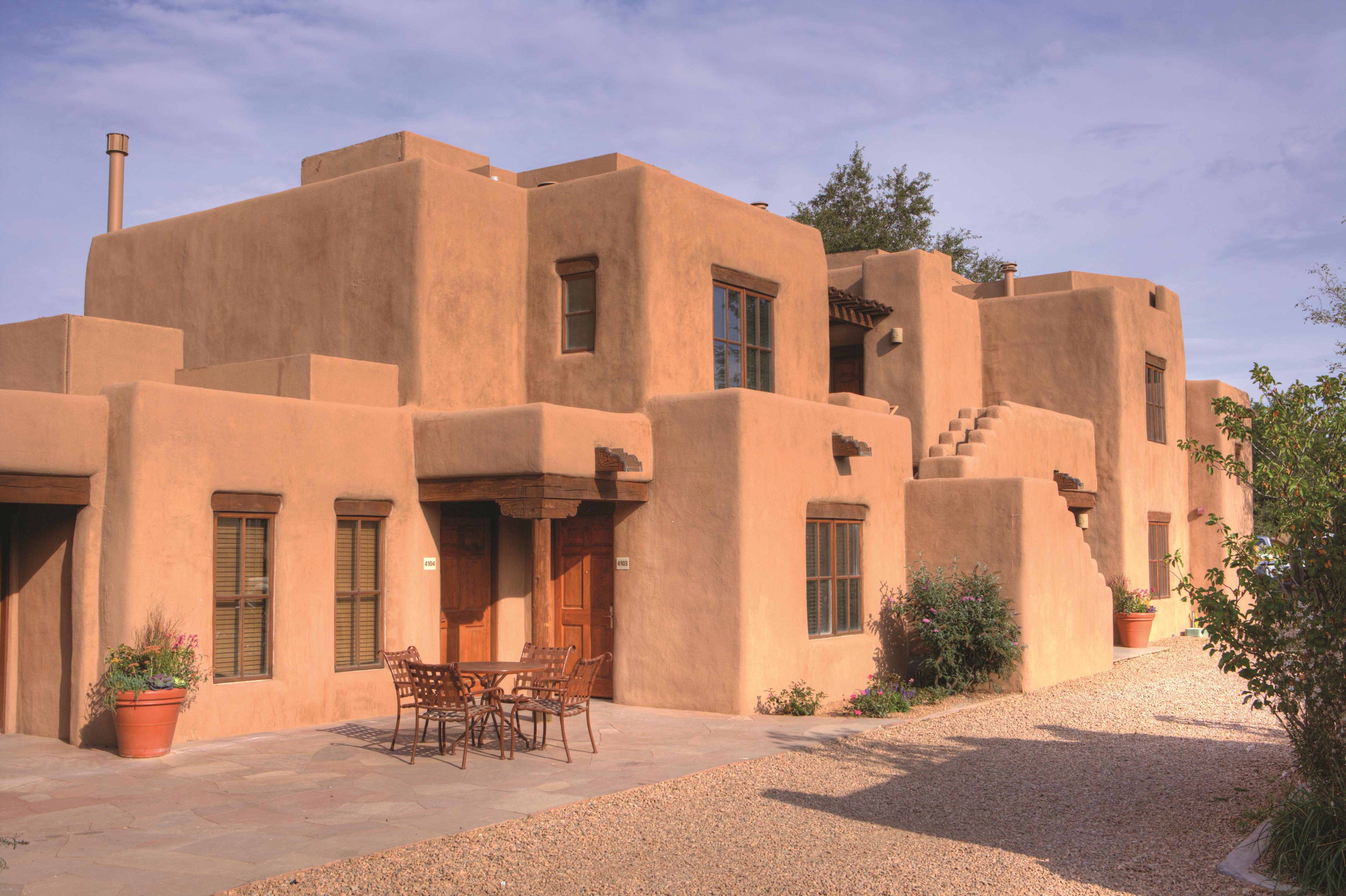 Exterior Day Image of WorldMark Santa Fe hotel in Santa Fe, New Mexico