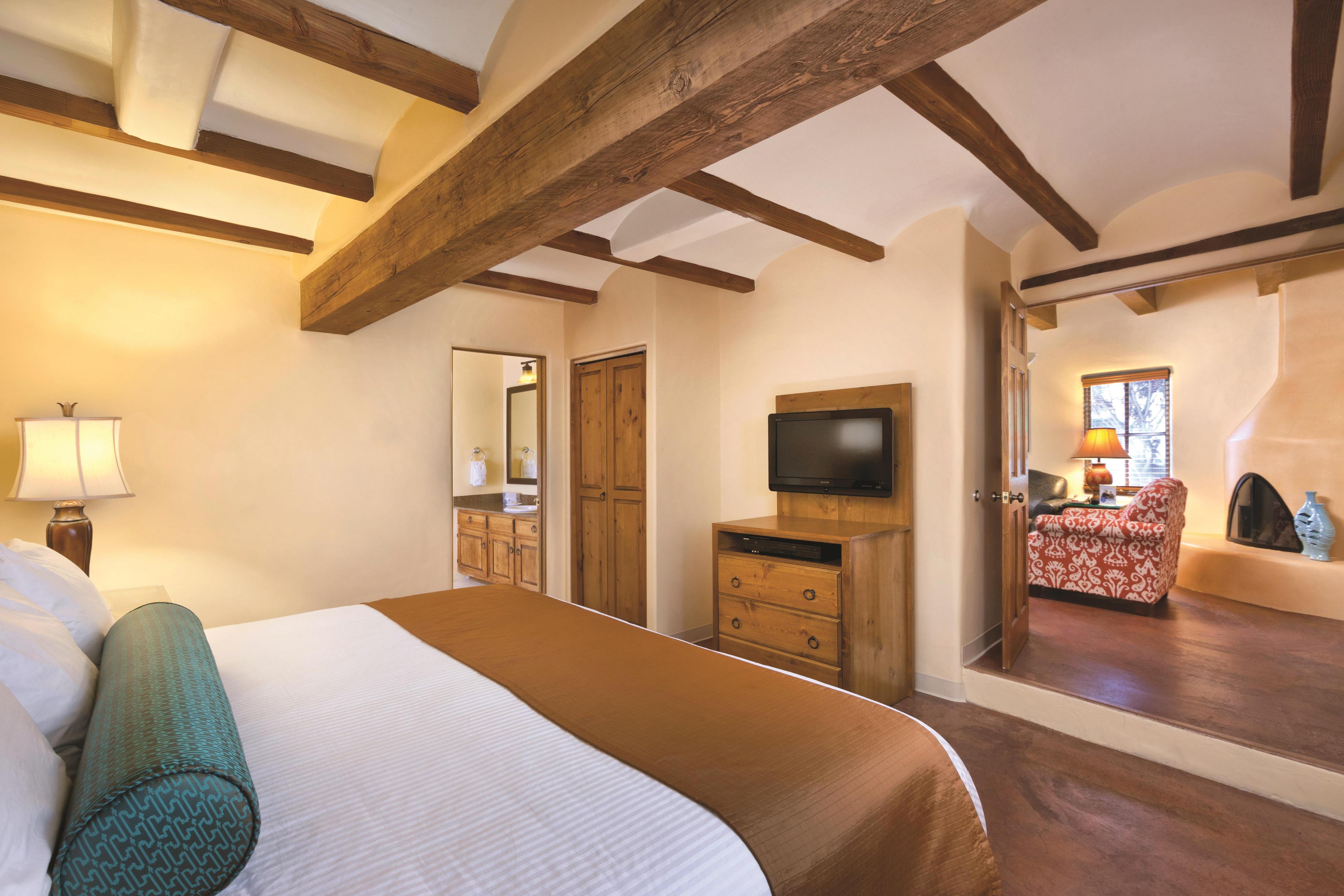 Guest room feature at the WorldMark Santa Fe in Santa Fe, New Mexico