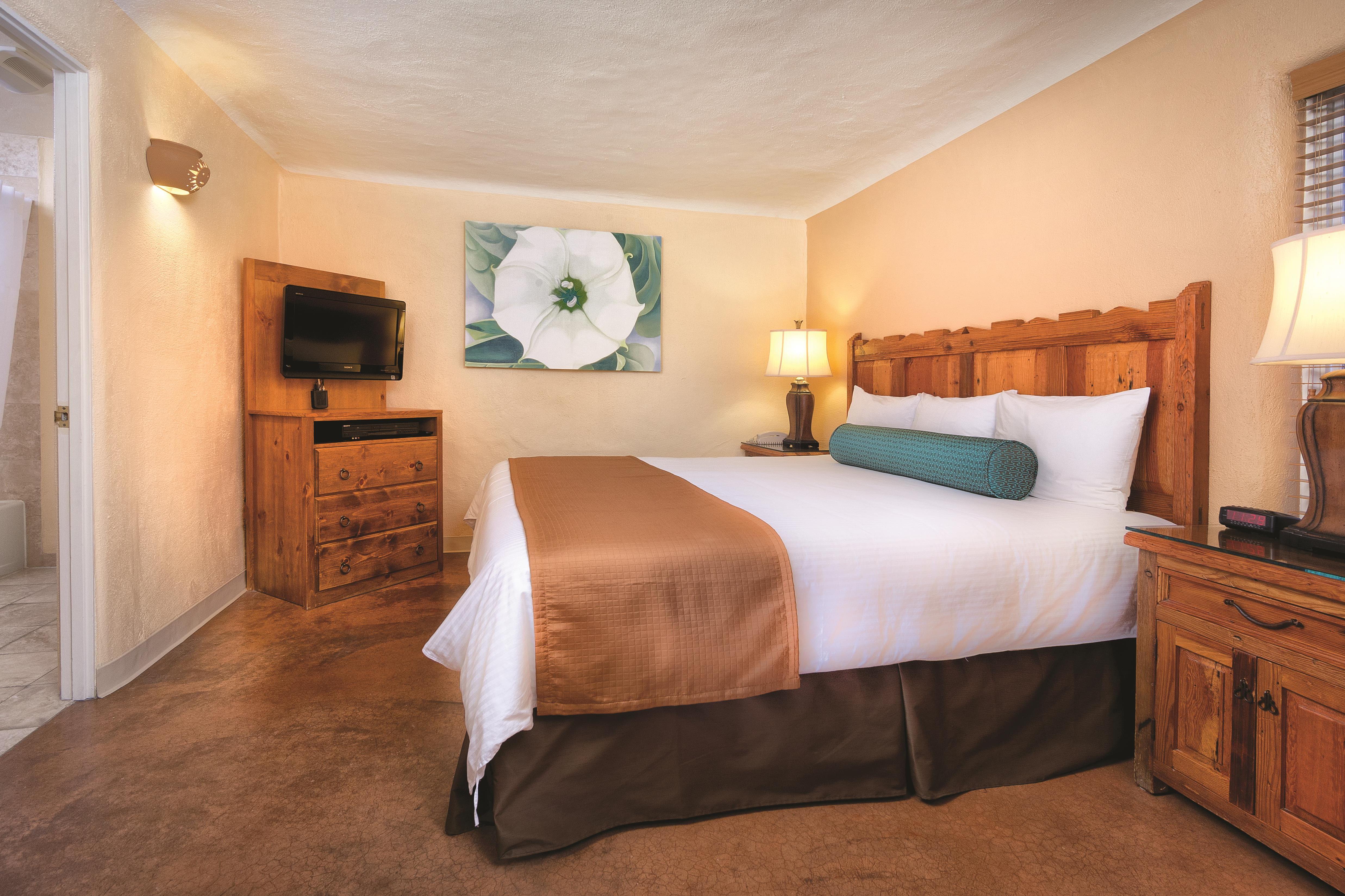 Guest room at the WorldMark Santa Fe in Santa Fe, New Mexico